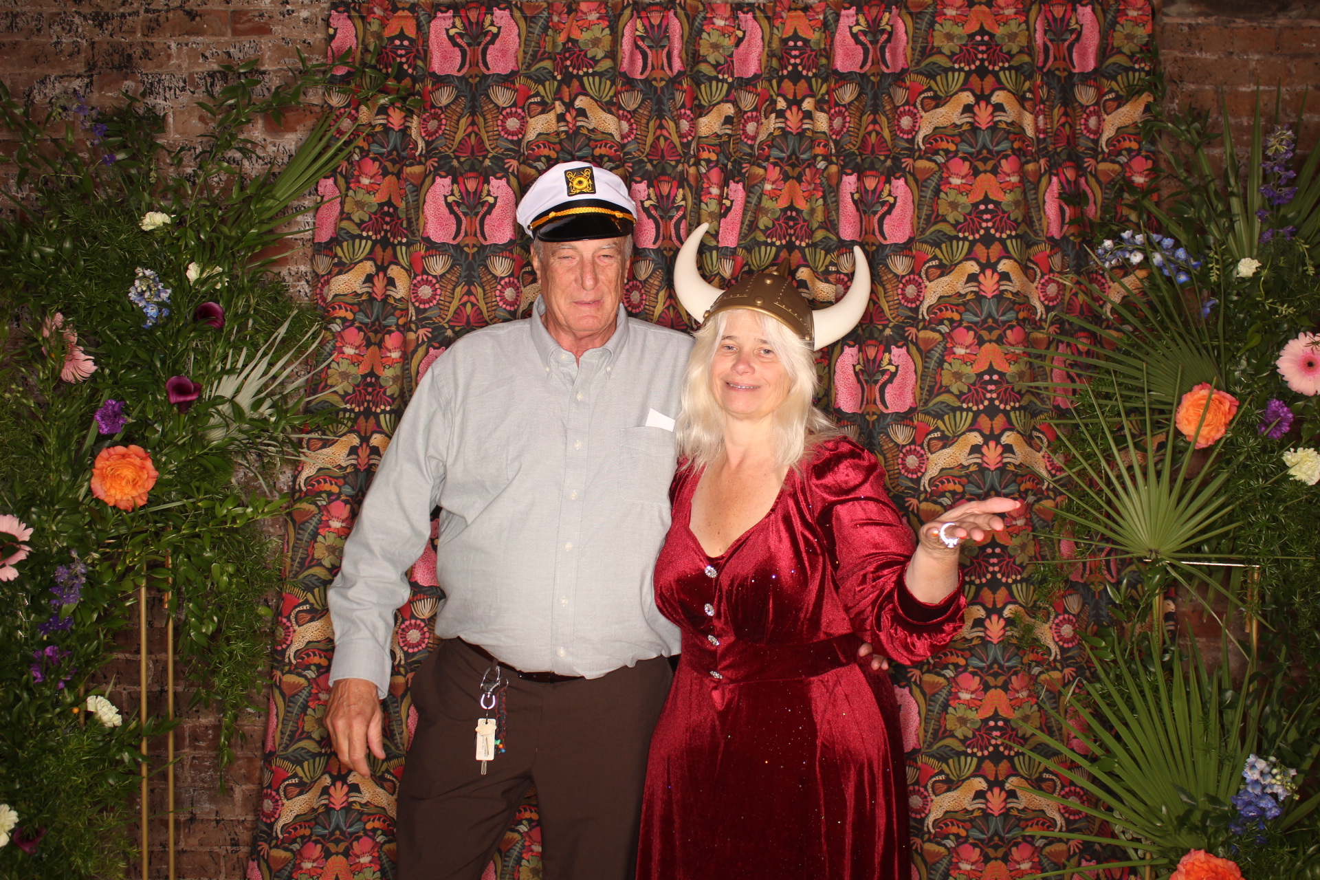 Simon & Kathryn Wedding | View more photos from the event at gallery.photoboothcincy.com/u/PhotoBoothCincy/Simon-Kathryn-Wedding