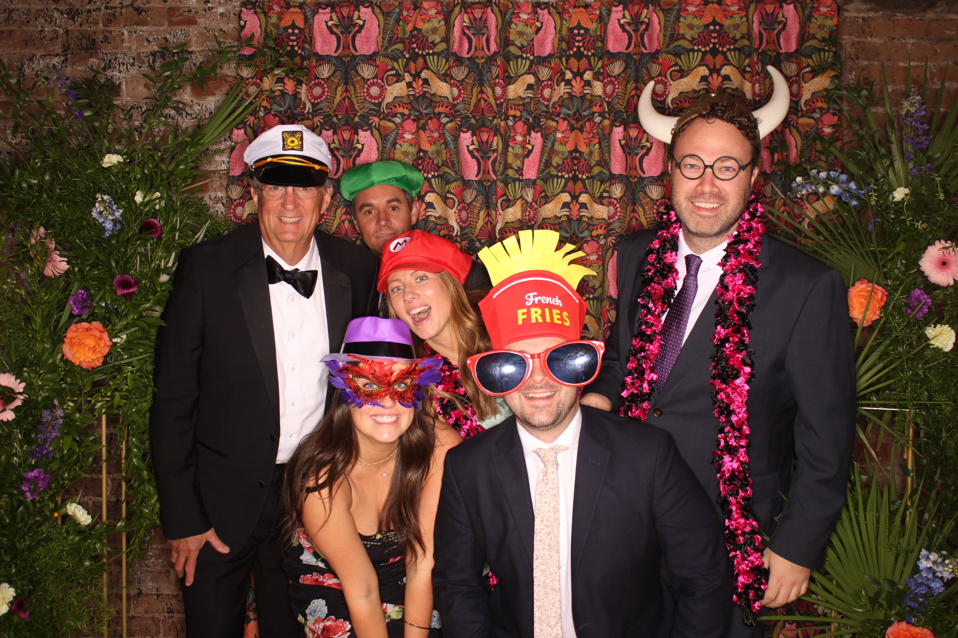 Simon & Kathryn Wedding | View more photos from the event at gallery.photoboothcincy.com/u/PhotoBoothCincy/Simon-Kathryn-Wedding