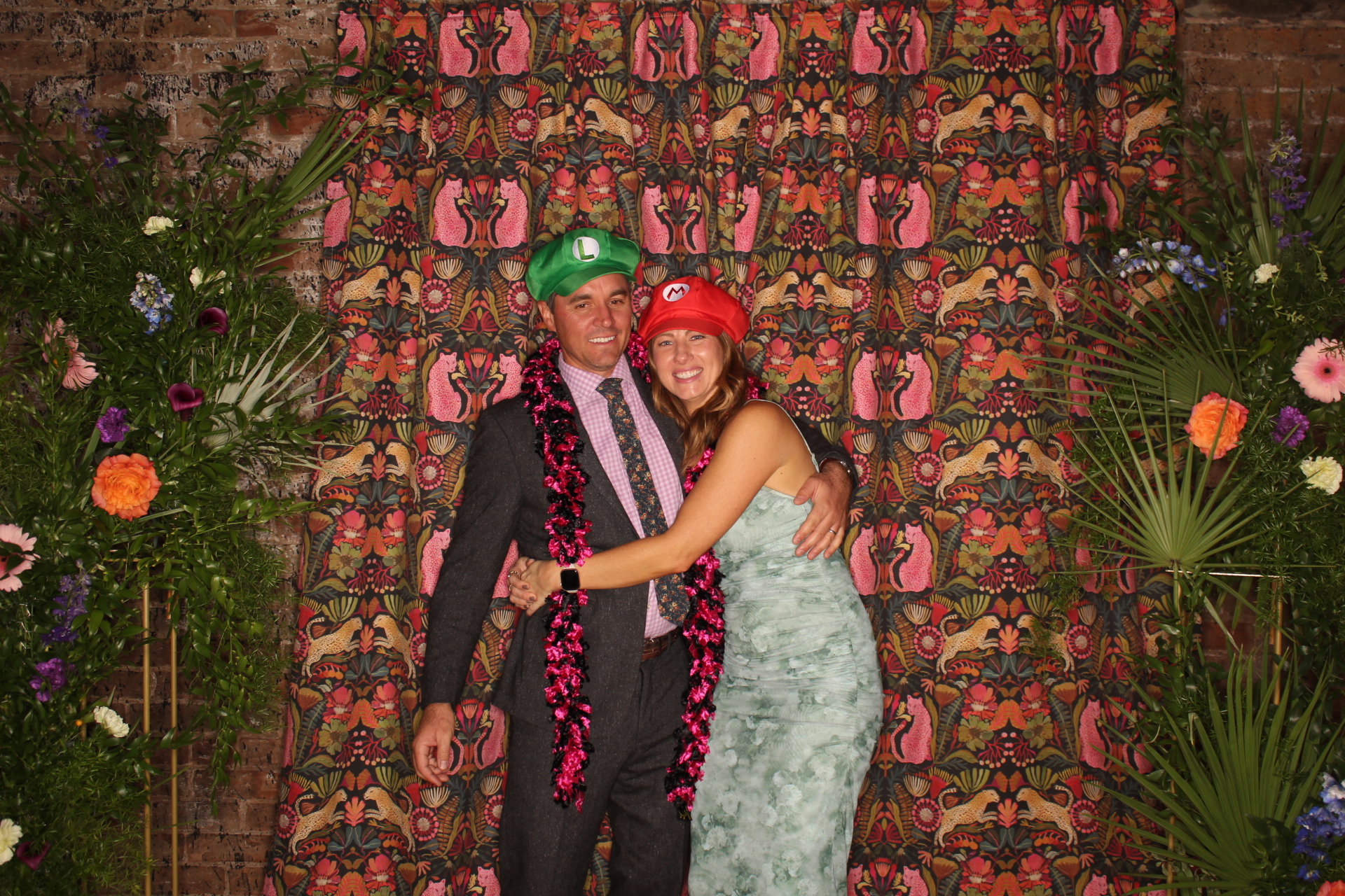 Simon & Kathryn Wedding | View more photos from the event at gallery.photoboothcincy.com/u/PhotoBoothCincy/Simon-Kathryn-Wedding