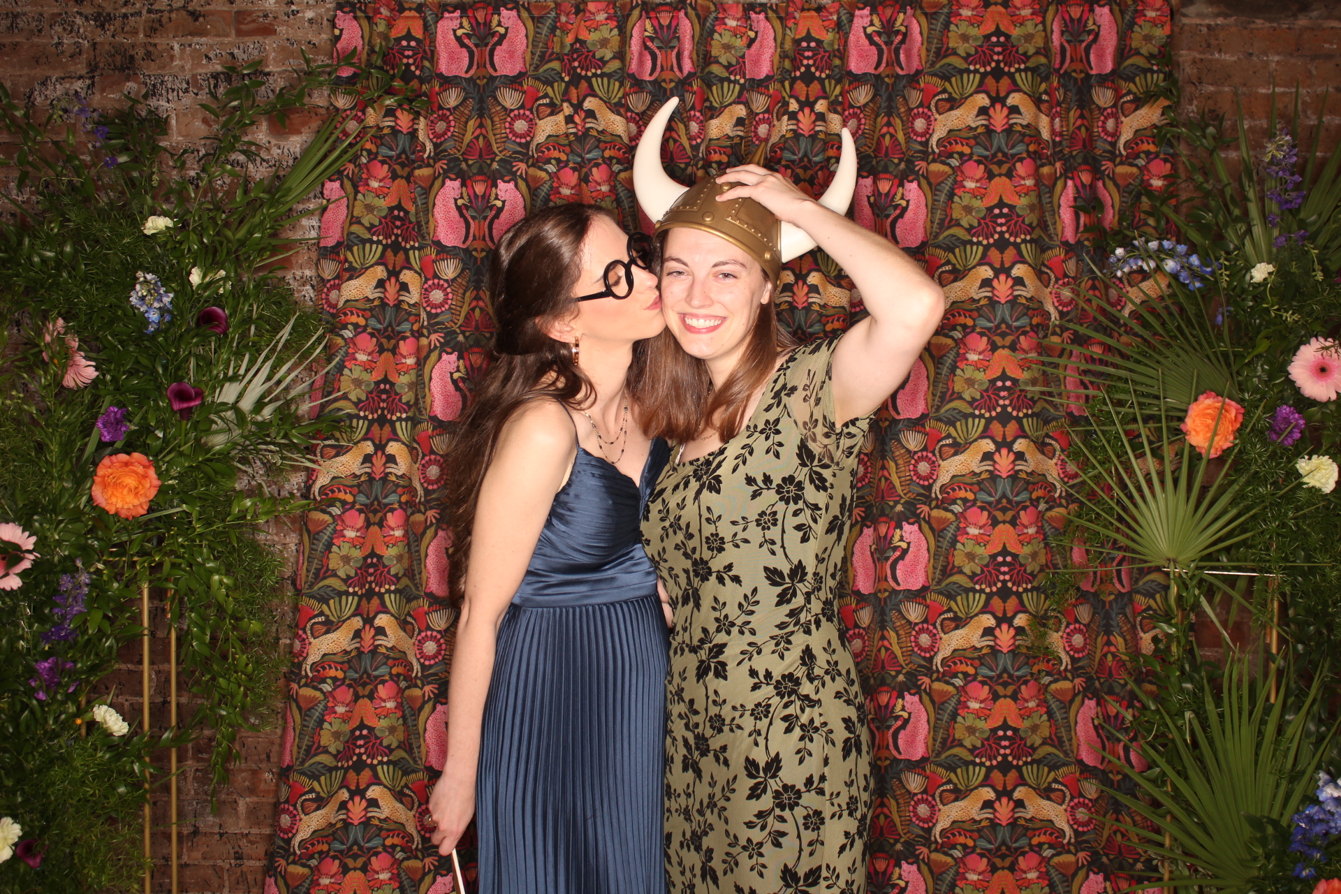 Simon & Kathryn Wedding | View more photos from the event at gallery.photoboothcincy.com/u/PhotoBoothCincy/Simon-Kathryn-Wedding