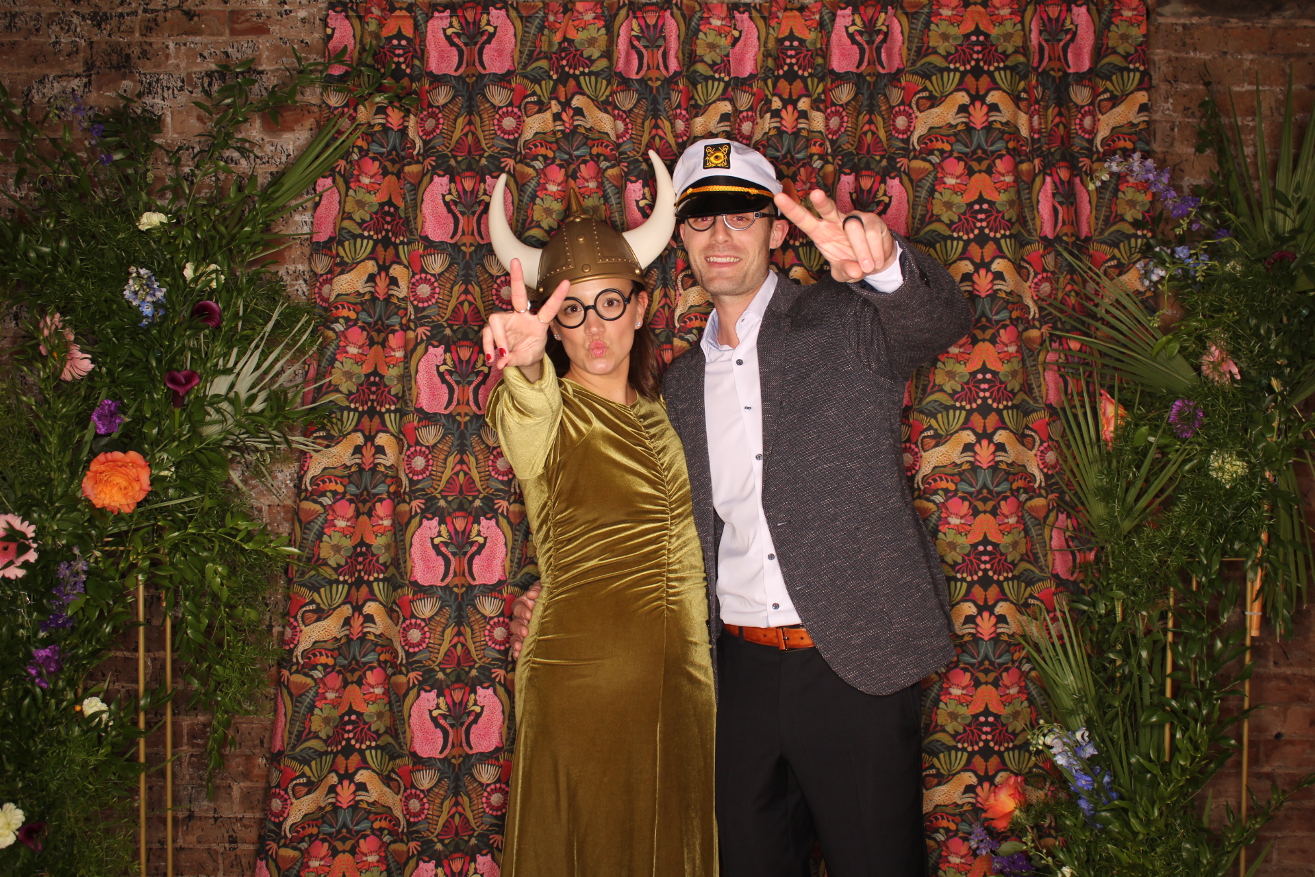 Simon & Kathryn Wedding | View more photos from the event at gallery.photoboothcincy.com/u/PhotoBoothCincy/Simon-Kathryn-Wedding