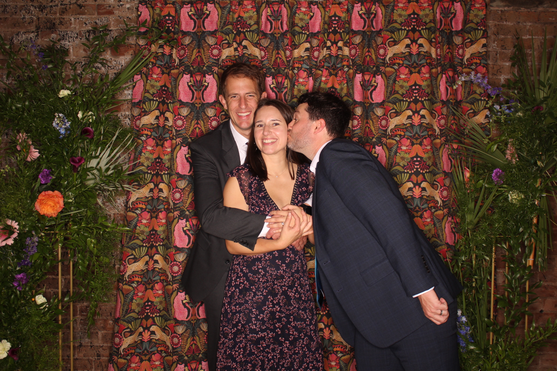 Simon & Kathryn Wedding | View more photos from the event at gallery.photoboothcincy.com/u/PhotoBoothCincy/Simon-Kathryn-Wedding