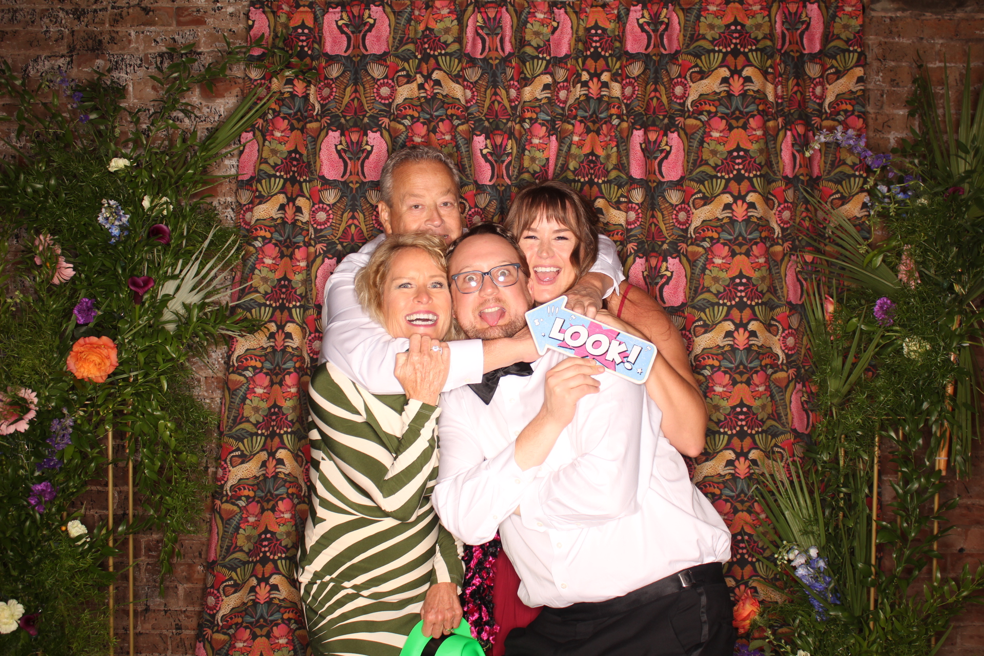 Simon & Kathryn Wedding | View more photos from the event at gallery.photoboothcincy.com/u/PhotoBoothCincy/Simon-Kathryn-Wedding