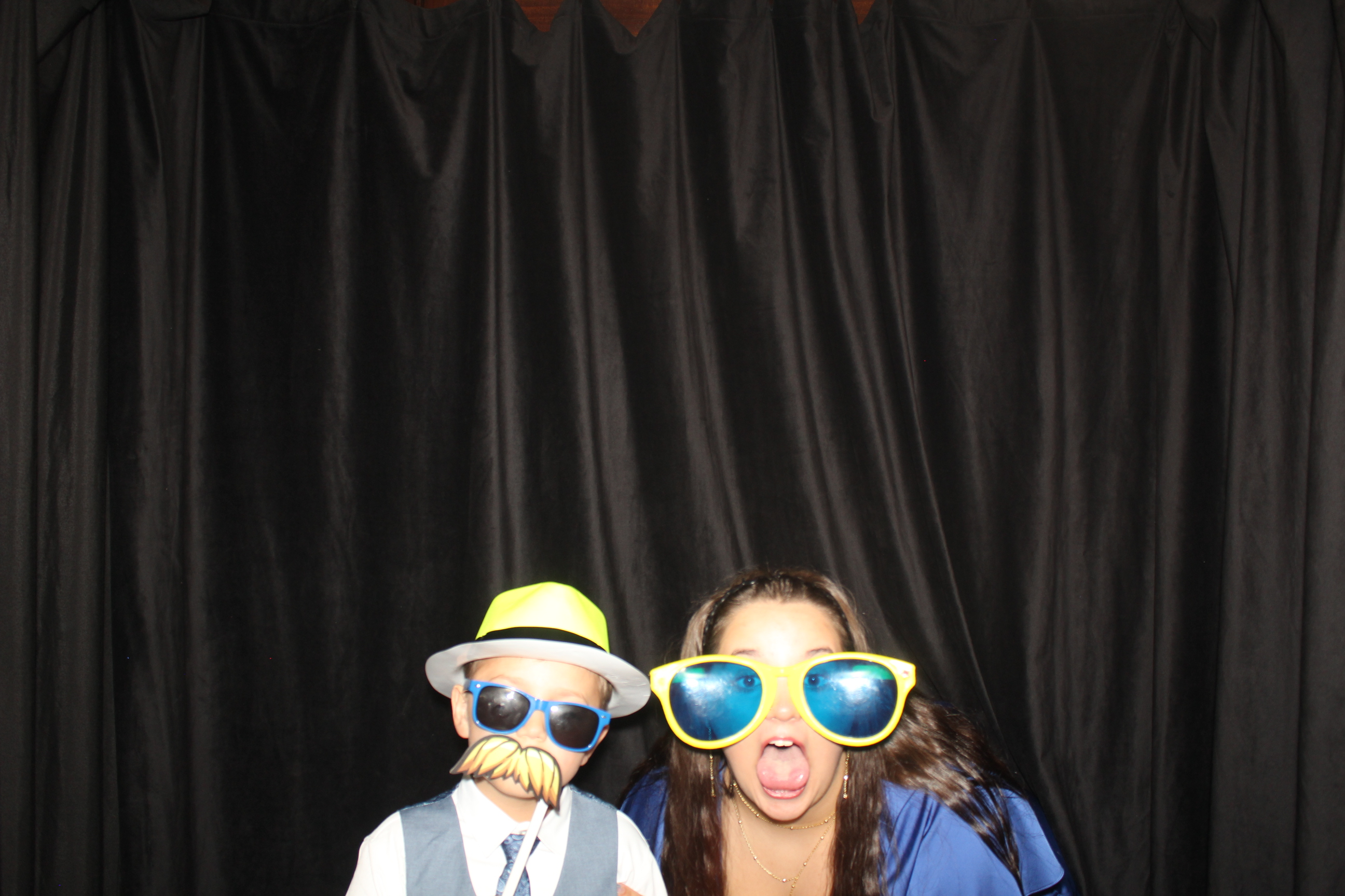Skylar & Noah Reception | View more photos from the event at gallery.photoboothcincy.com/u/PhotoBoothCincy/Skylar-Noah-Reception