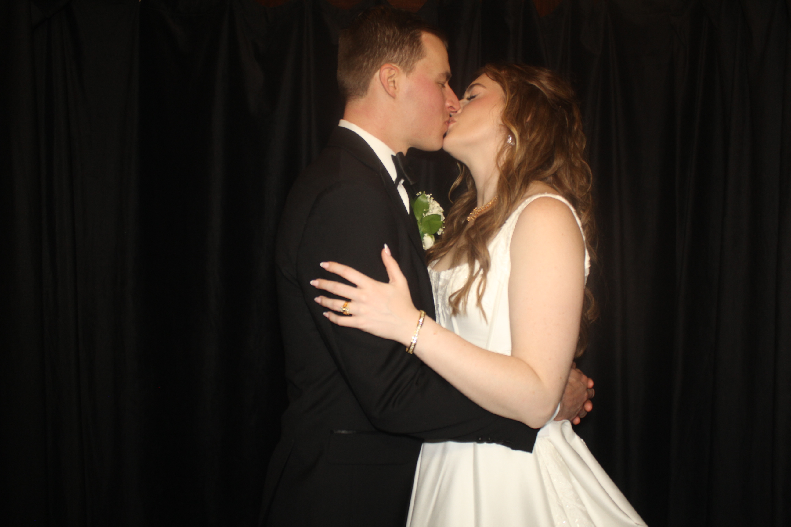 Skylar & Noah Reception | View more photos from the event at gallery.photoboothcincy.com/u/PhotoBoothCincy/Skylar-Noah-Reception