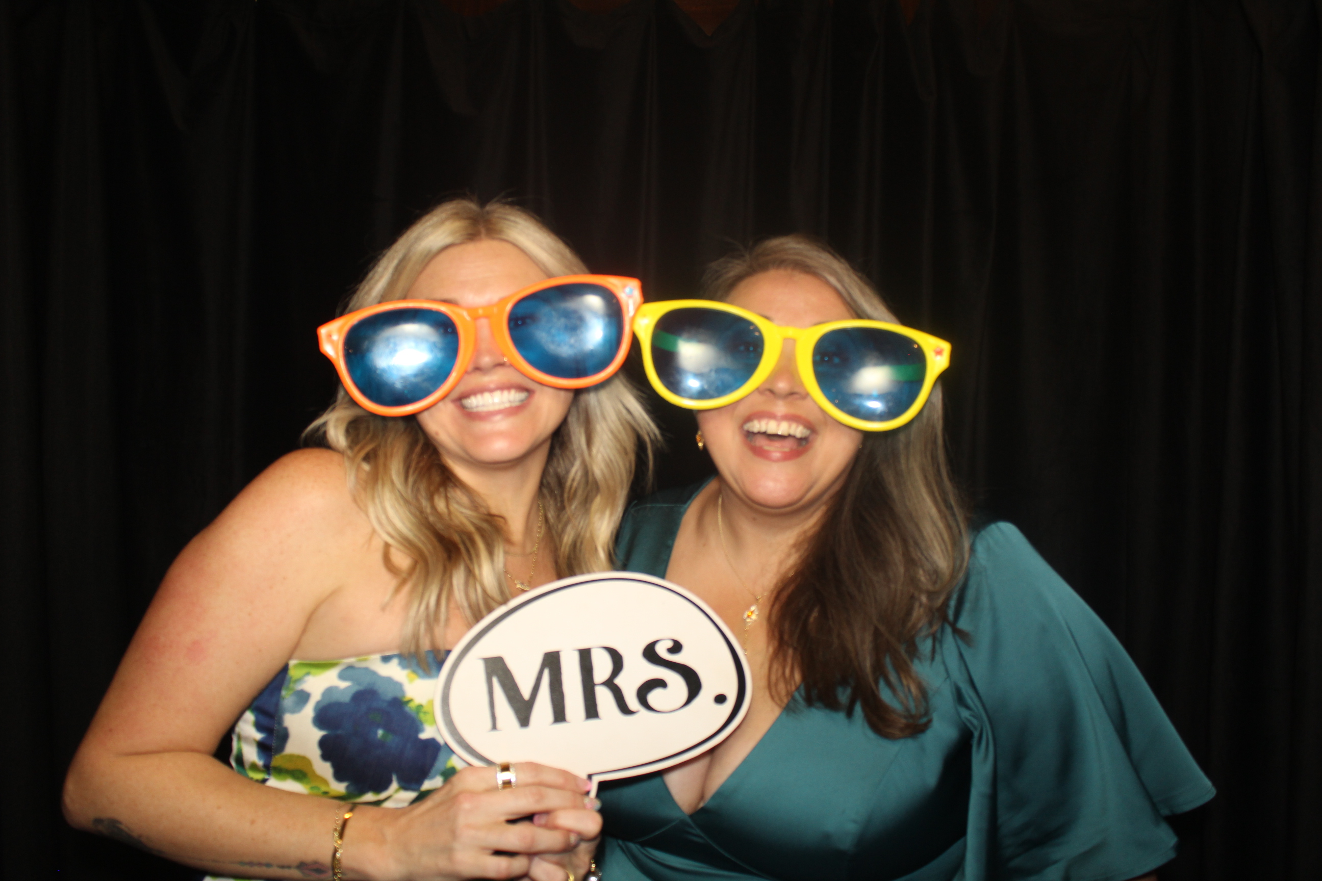Skylar & Noah Reception | View more photos from the event at gallery.photoboothcincy.com/u/PhotoBoothCincy/Skylar-Noah-Reception