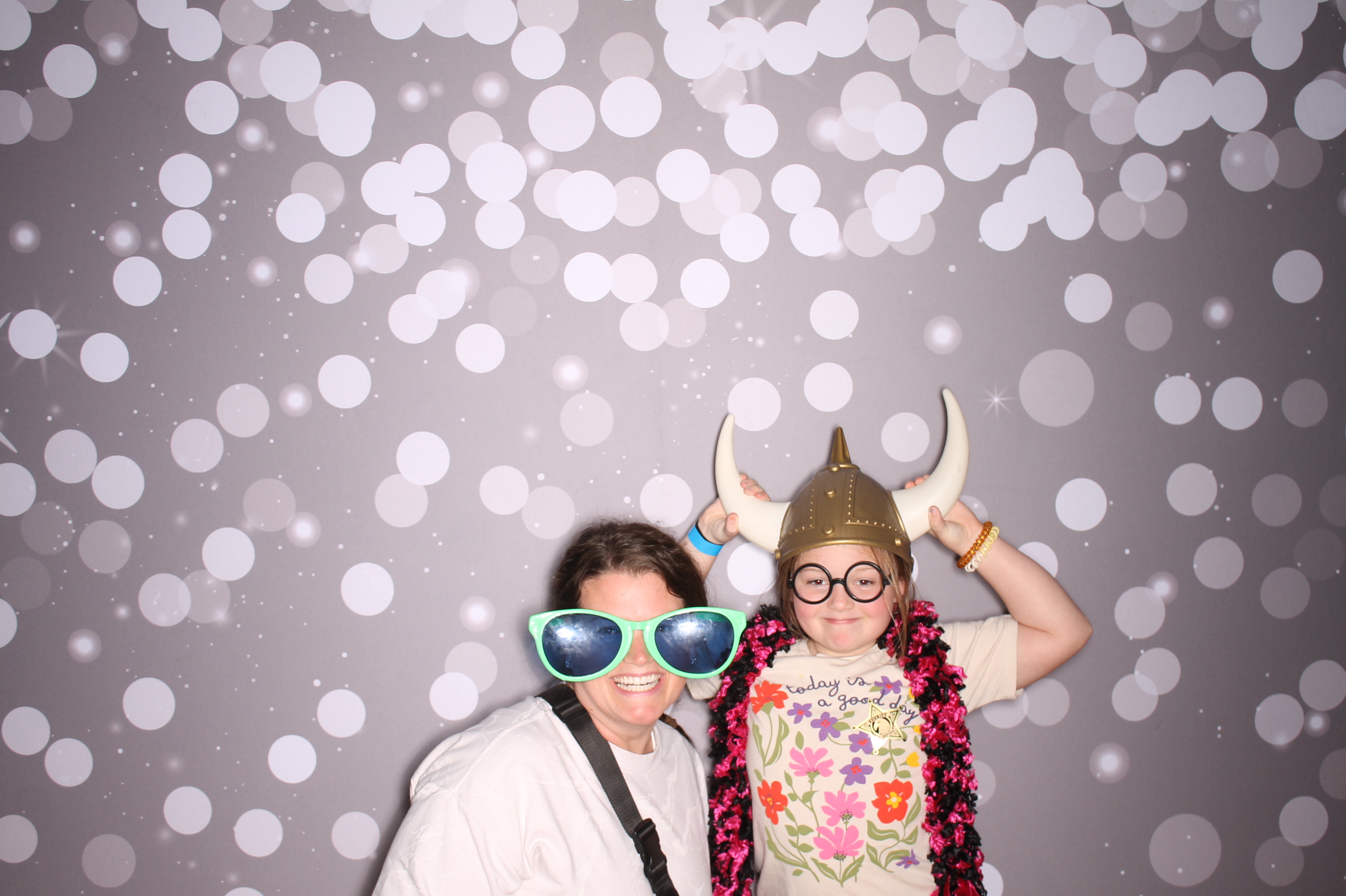 South Lebanon Elementary School Spring Frenzy | View more photos from the event at gallery.photoboothcincy.com/u/PhotoBoothCincy/South-Lebanon-Elementary-School-Spring-Frenzy
