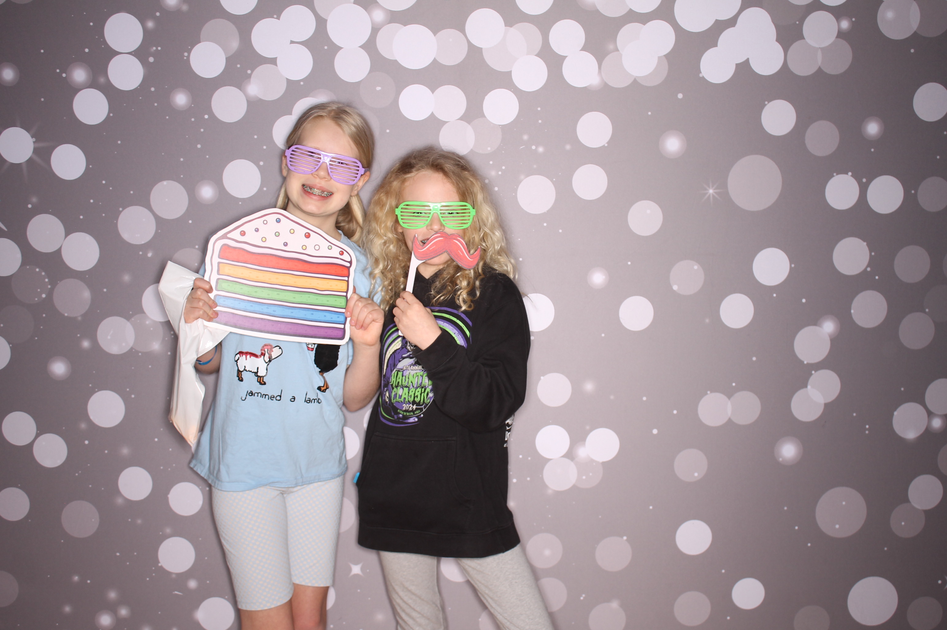 South Lebanon Elementary School Spring Frenzy | View more photos from the event at gallery.photoboothcincy.com/u/PhotoBoothCincy/South-Lebanon-Elementary-School-Spring-Frenzy