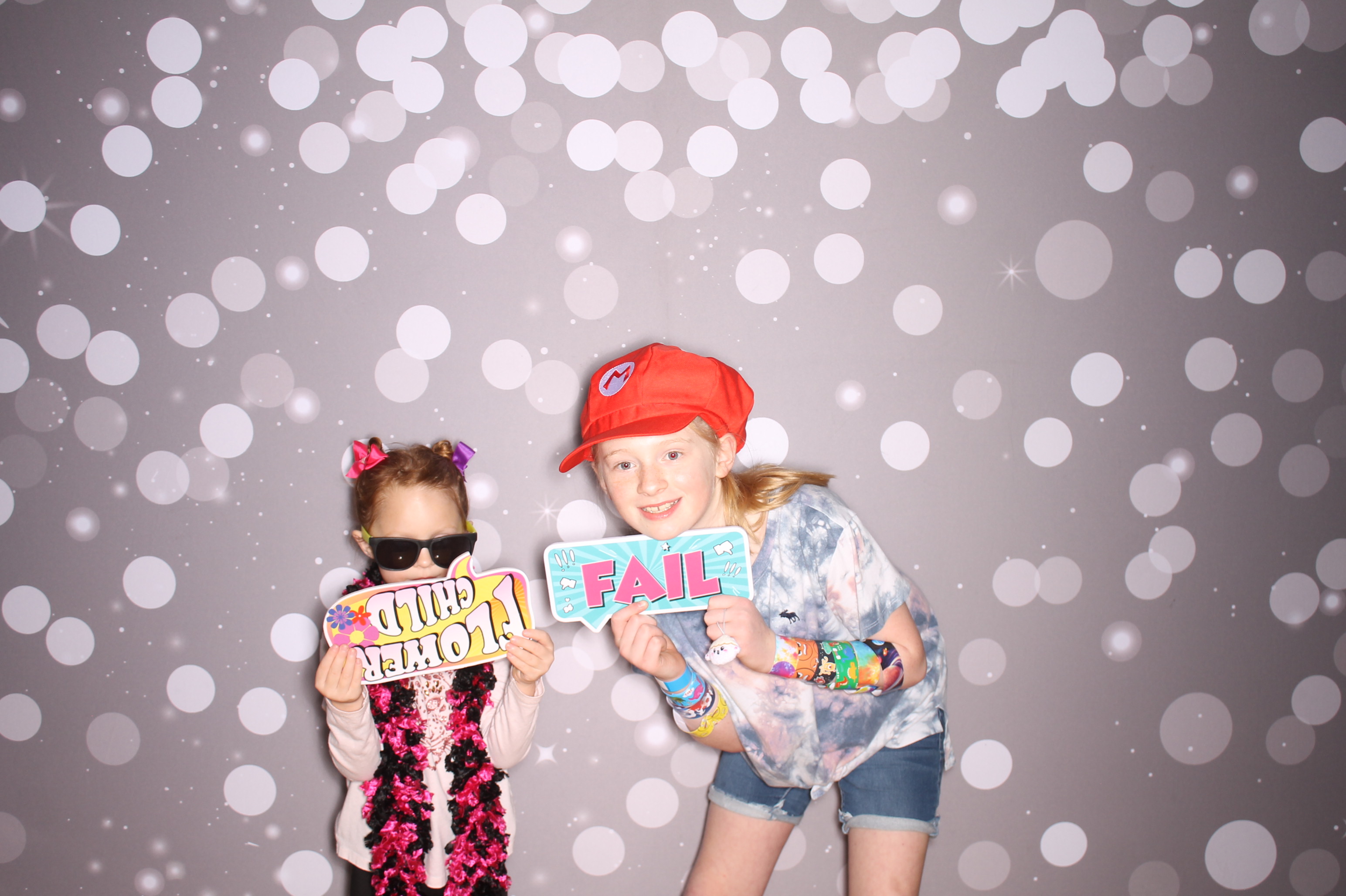 South Lebanon Elementary School Spring Frenzy | View more photos from the event at gallery.photoboothcincy.com/u/PhotoBoothCincy/South-Lebanon-Elementary-School-Spring-Frenzy