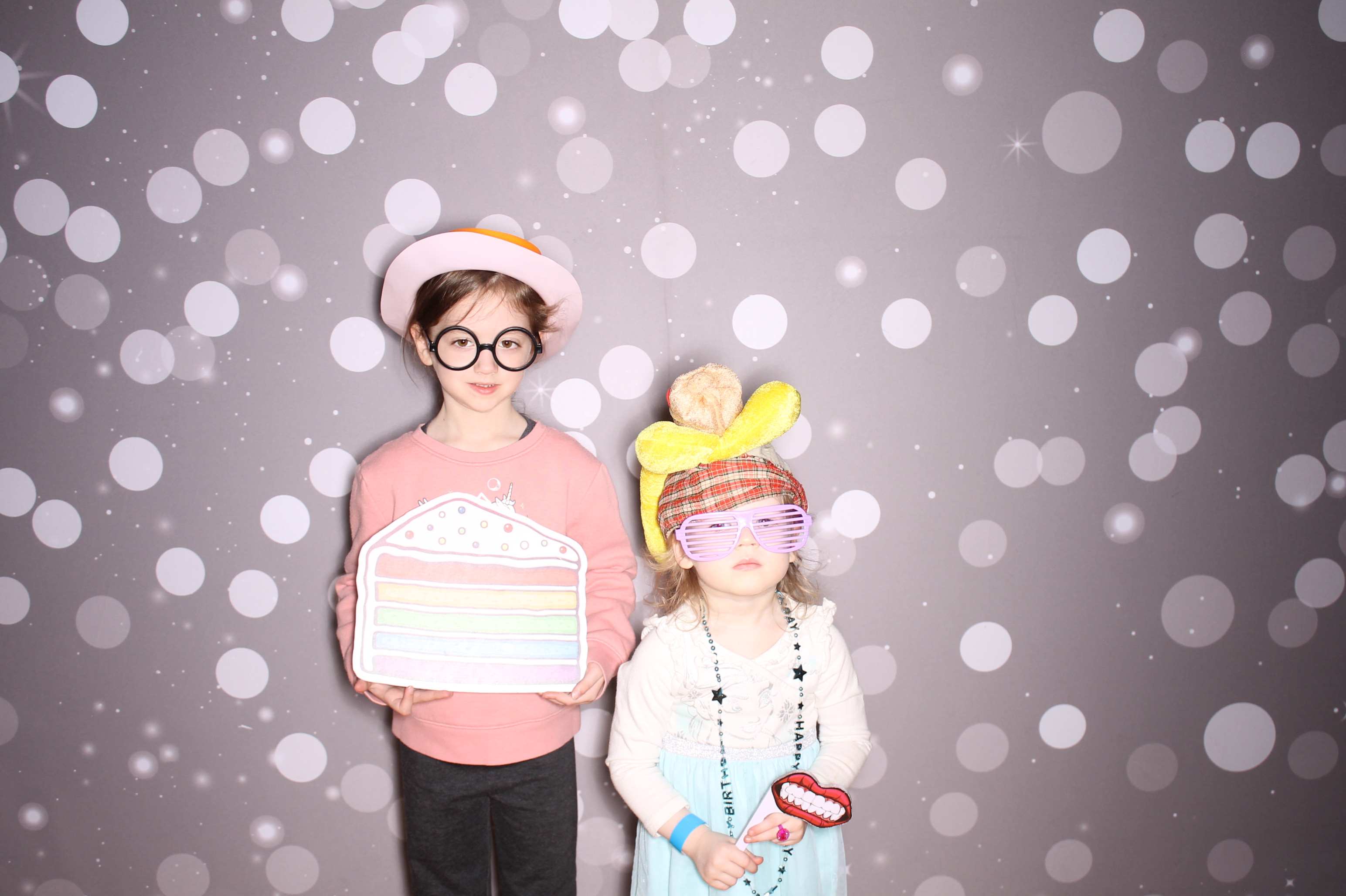 South Lebanon Elementary School Spring Frenzy | View more photos from the event at gallery.photoboothcincy.com/u/PhotoBoothCincy/South-Lebanon-Elementary-School-Spring-Frenzy
