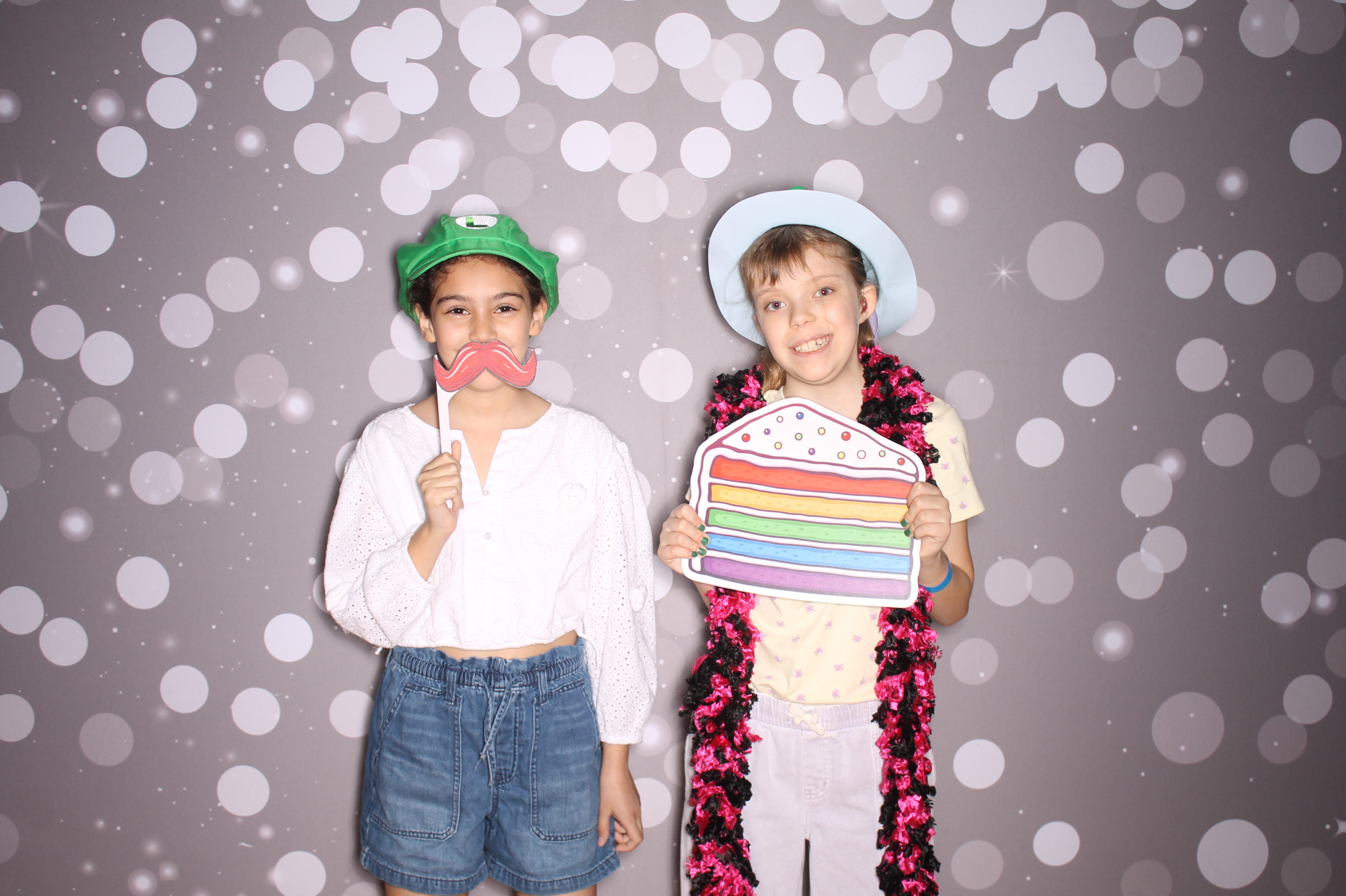 South Lebanon Elementary School Spring Frenzy | View more photos from the event at gallery.photoboothcincy.com/u/PhotoBoothCincy/South-Lebanon-Elementary-School-Spring-Frenzy