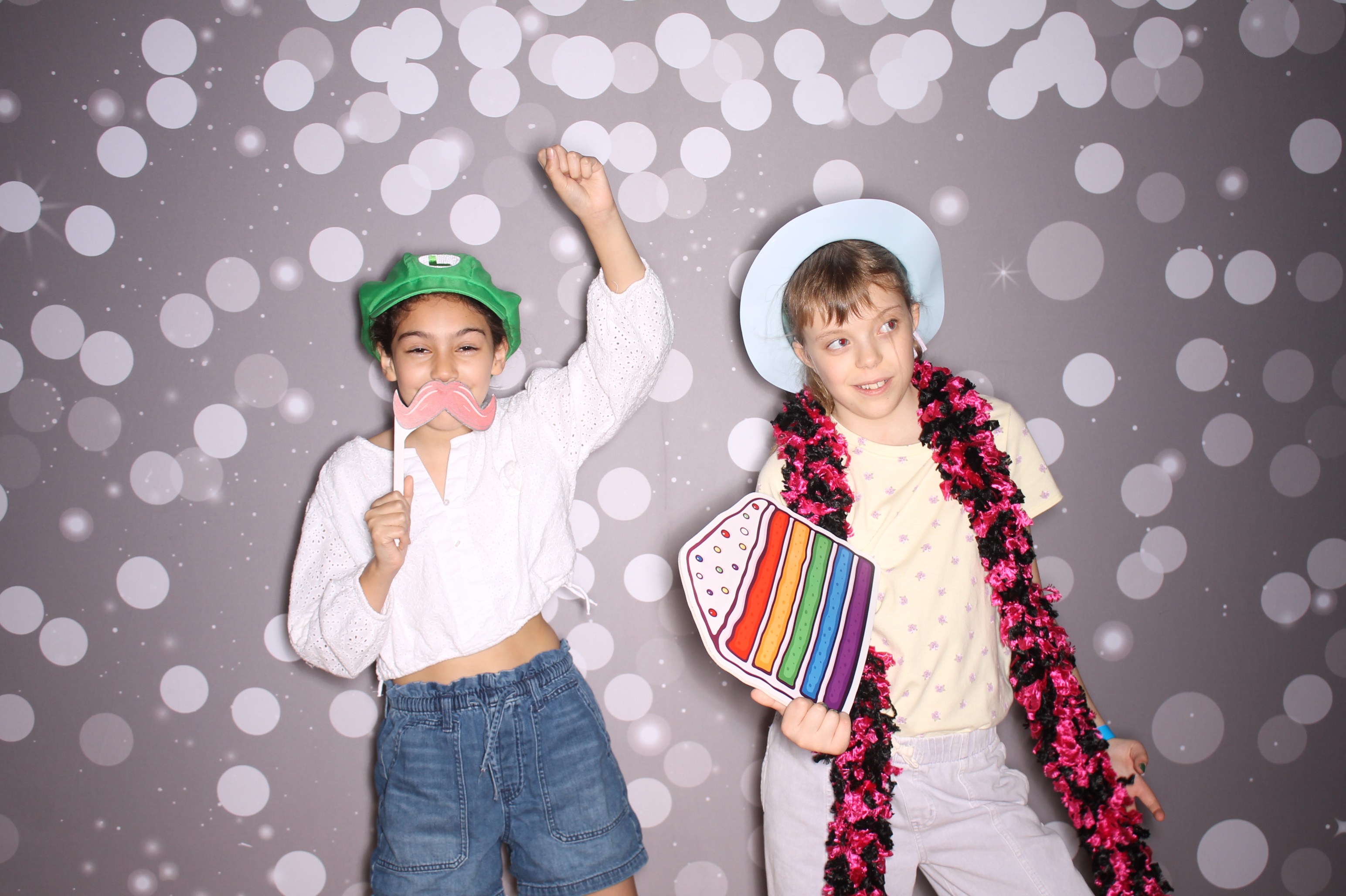 South Lebanon Elementary School Spring Frenzy | View more photos from the event at gallery.photoboothcincy.com/u/PhotoBoothCincy/South-Lebanon-Elementary-School-Spring-Frenzy
