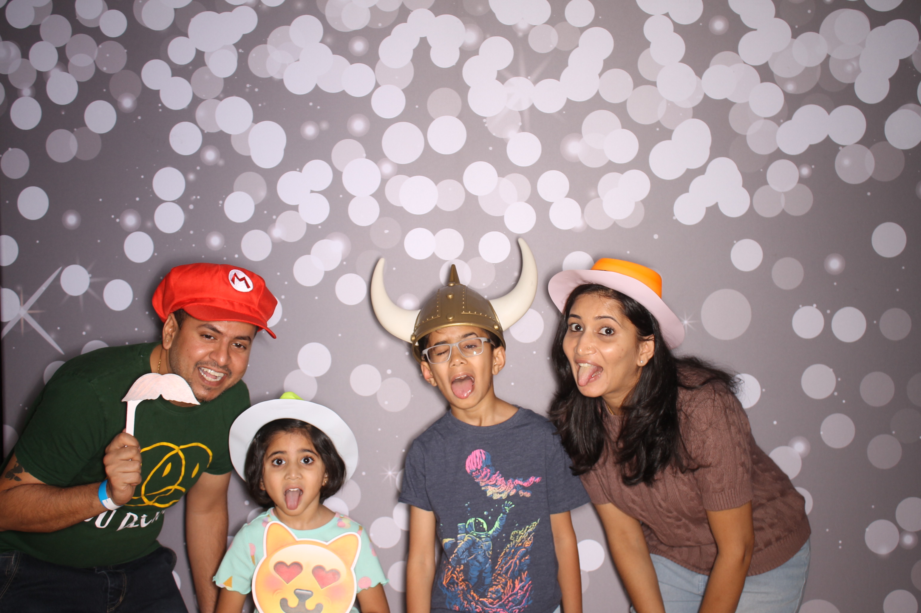 South Lebanon Elementary School Spring Frenzy | View more photos from the event at gallery.photoboothcincy.com/u/PhotoBoothCincy/South-Lebanon-Elementary-School-Spring-Frenzy