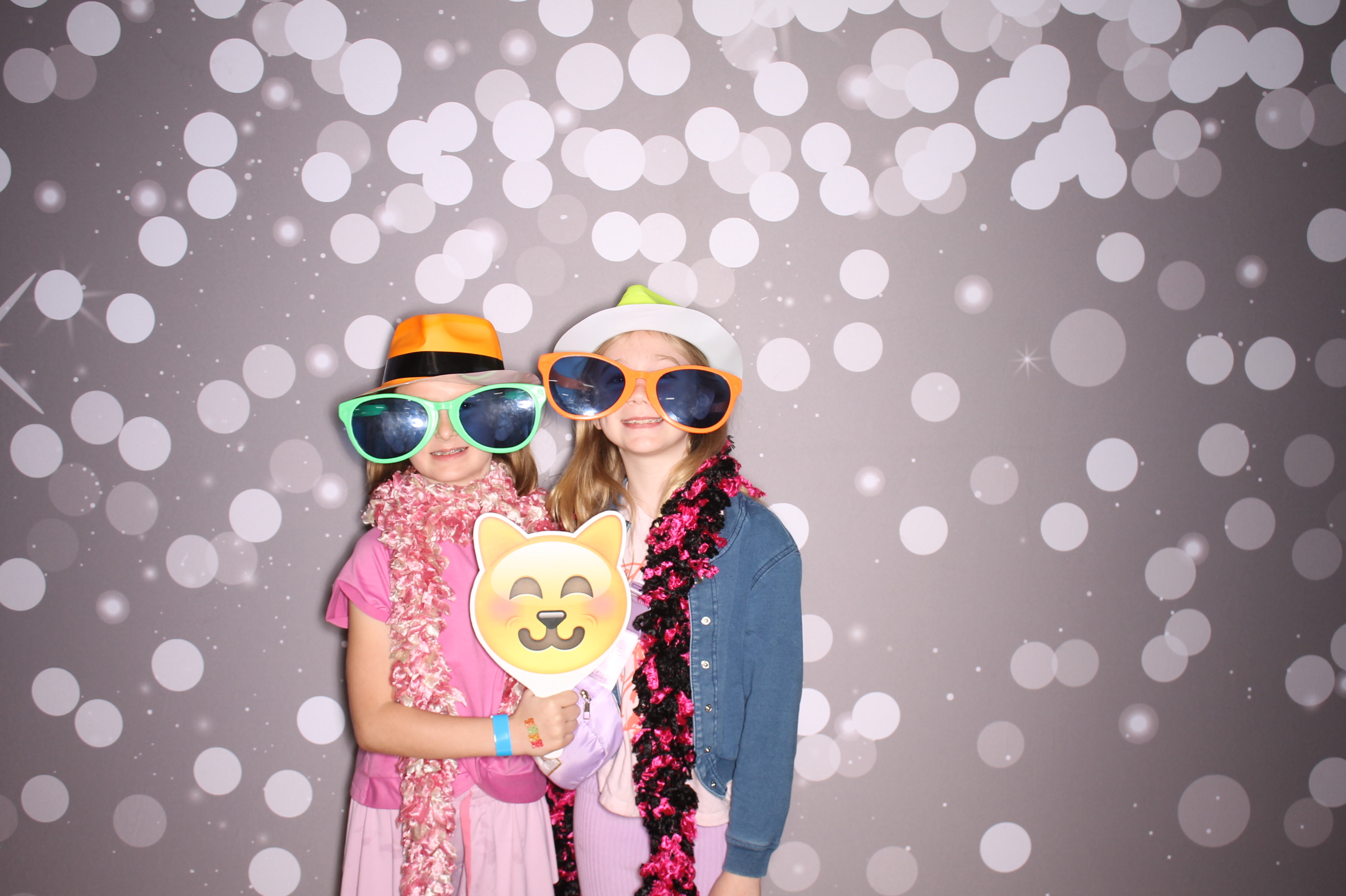 South Lebanon Elementary School Spring Frenzy | View more photos from the event at gallery.photoboothcincy.com/u/PhotoBoothCincy/South-Lebanon-Elementary-School-Spring-Frenzy