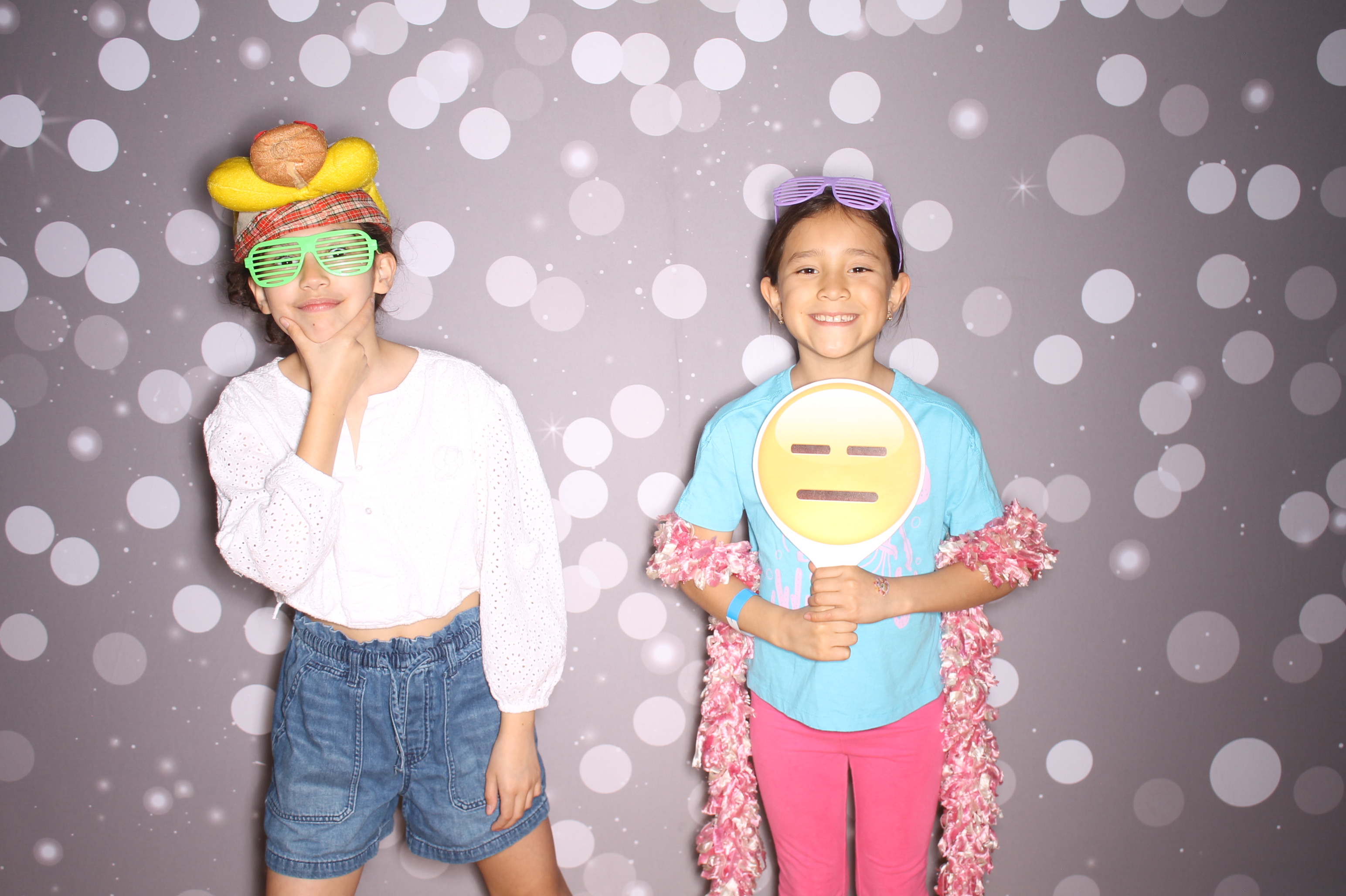 South Lebanon Elementary School Spring Frenzy | View more photos from the event at gallery.photoboothcincy.com/u/PhotoBoothCincy/South-Lebanon-Elementary-School-Spring-Frenzy