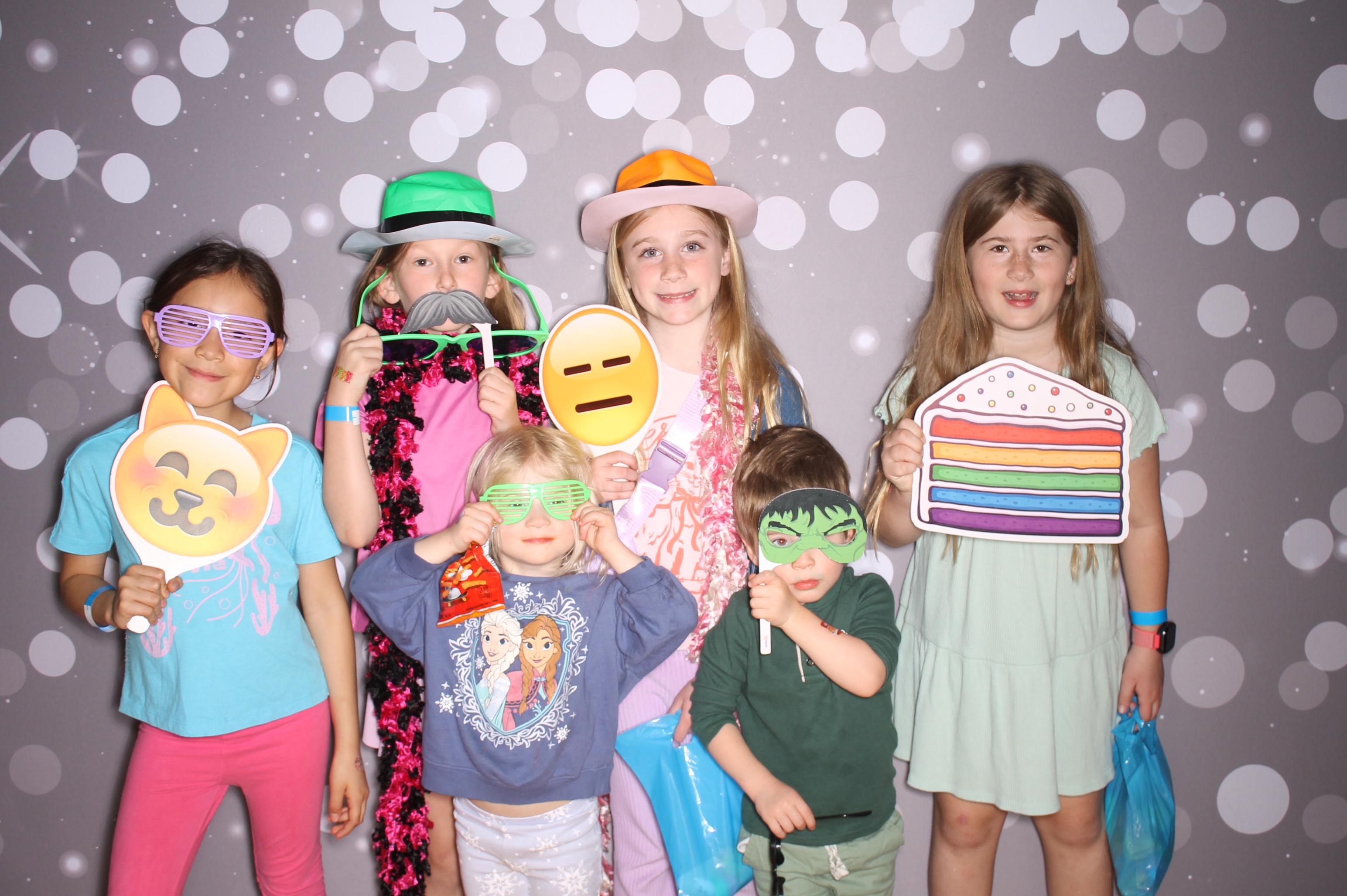 South Lebanon Elementary School Spring Frenzy | View more photos from the event at gallery.photoboothcincy.com/u/PhotoBoothCincy/South-Lebanon-Elementary-School-Spring-Frenzy