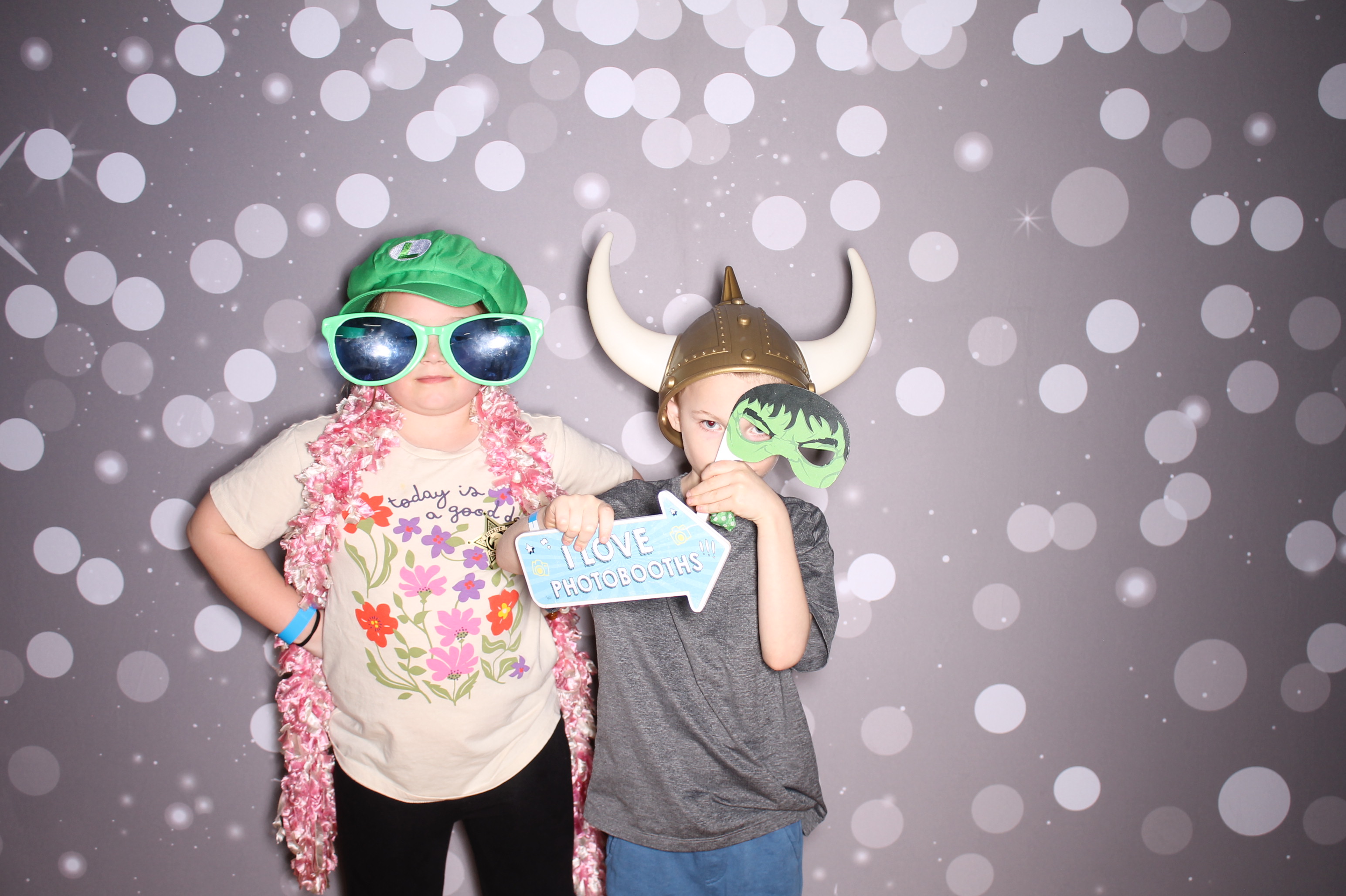 South Lebanon Elementary School Spring Frenzy | View more photos from the event at gallery.photoboothcincy.com/u/PhotoBoothCincy/South-Lebanon-Elementary-School-Spring-Frenzy