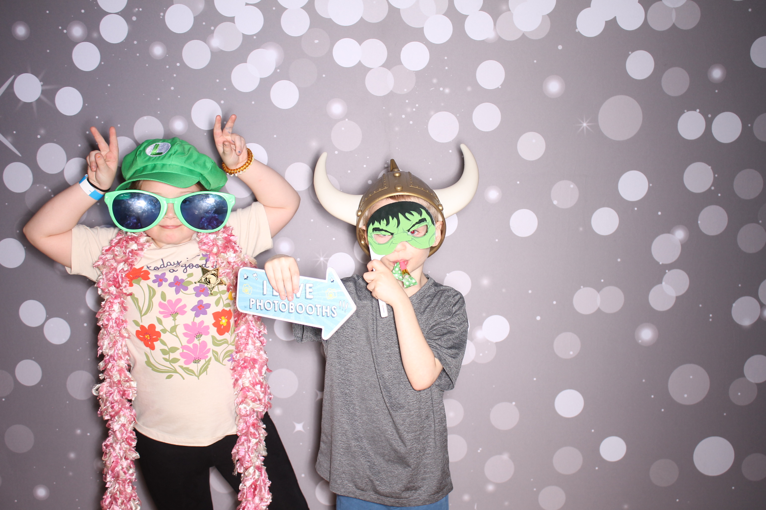 South Lebanon Elementary School Spring Frenzy | View more photos from the event at gallery.photoboothcincy.com/u/PhotoBoothCincy/South-Lebanon-Elementary-School-Spring-Frenzy
