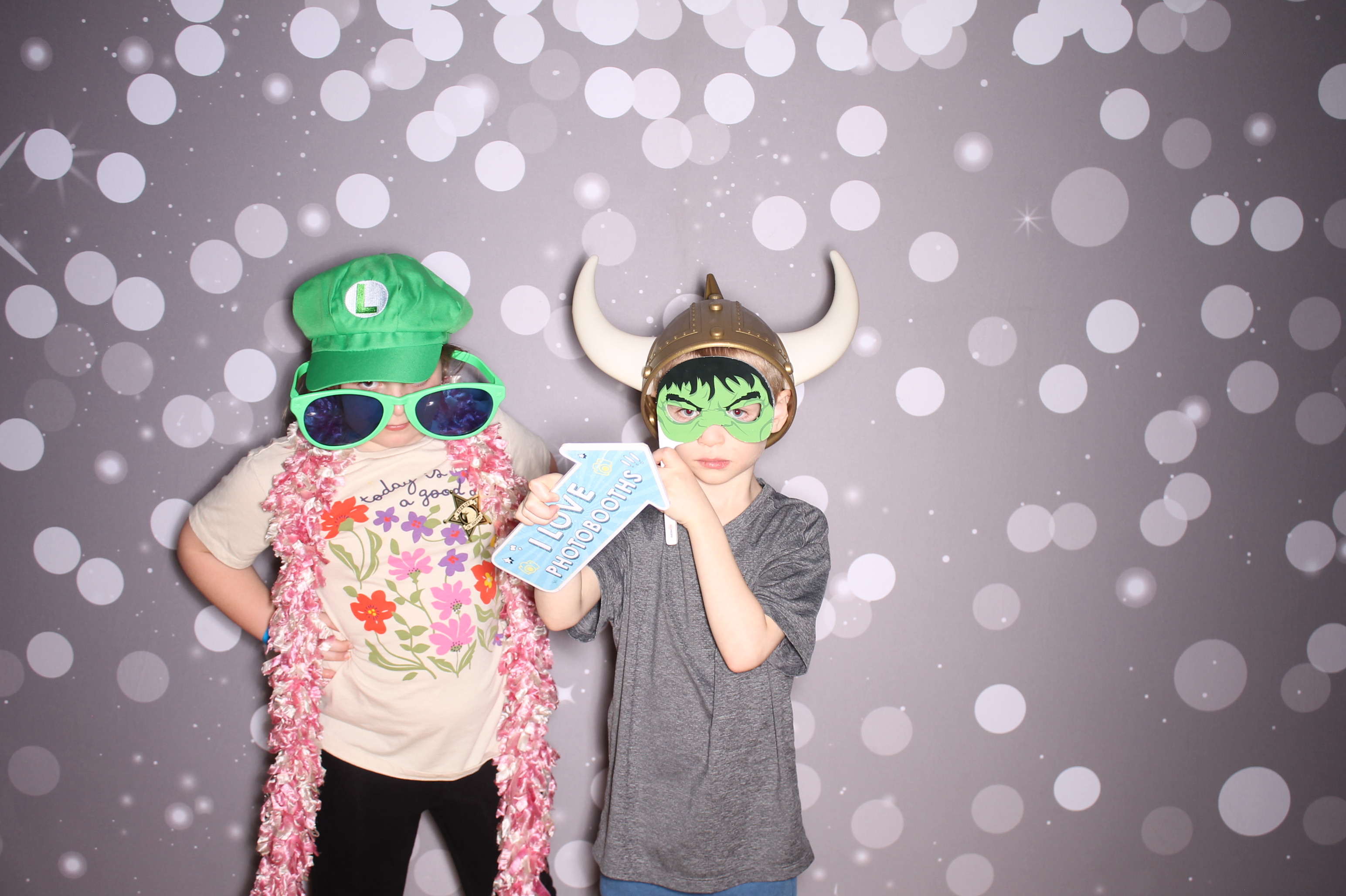 South Lebanon Elementary School Spring Frenzy | View more photos from the event at gallery.photoboothcincy.com/u/PhotoBoothCincy/South-Lebanon-Elementary-School-Spring-Frenzy