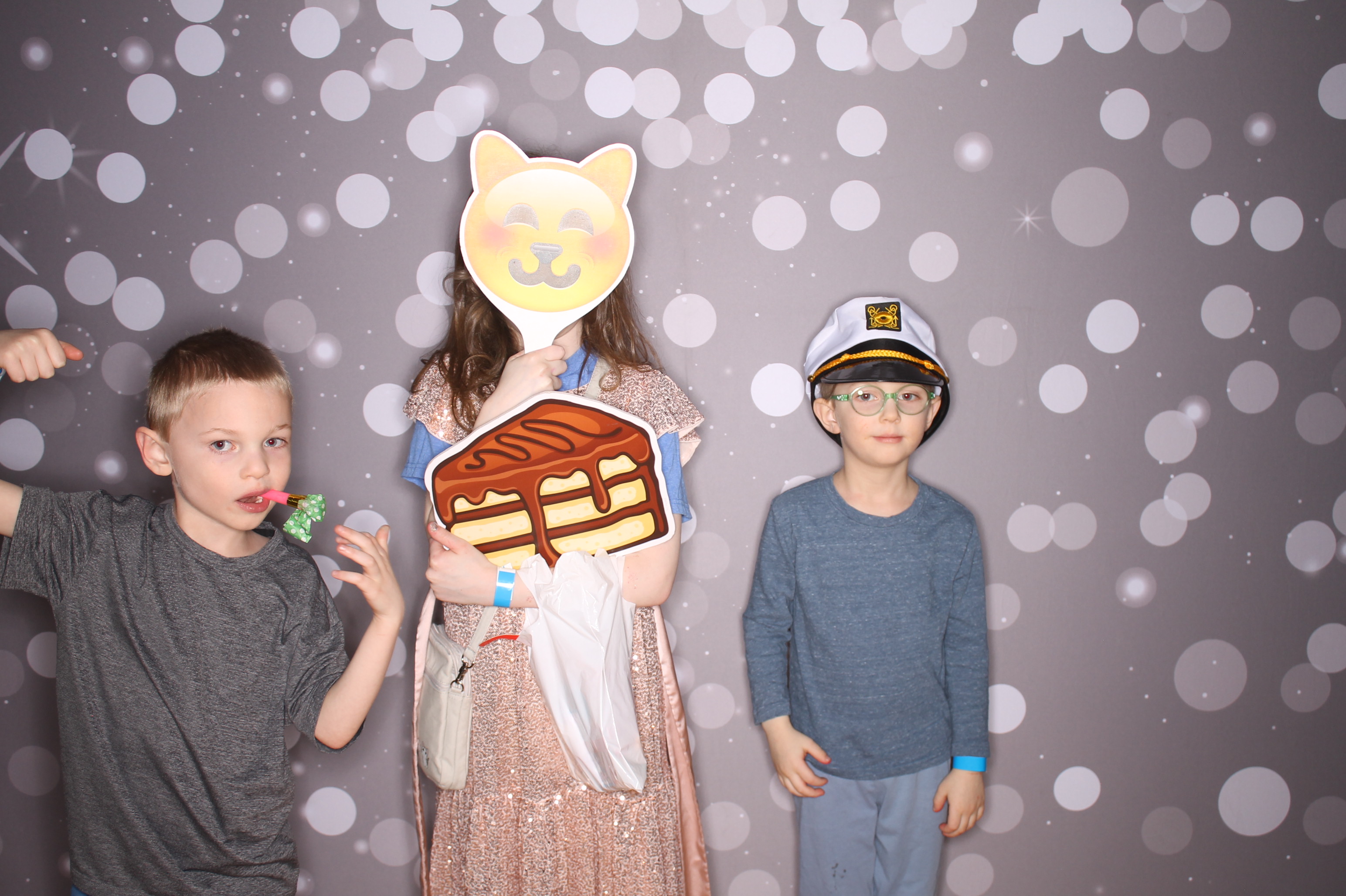 South Lebanon Elementary School Spring Frenzy | View more photos from the event at gallery.photoboothcincy.com/u/PhotoBoothCincy/South-Lebanon-Elementary-School-Spring-Frenzy