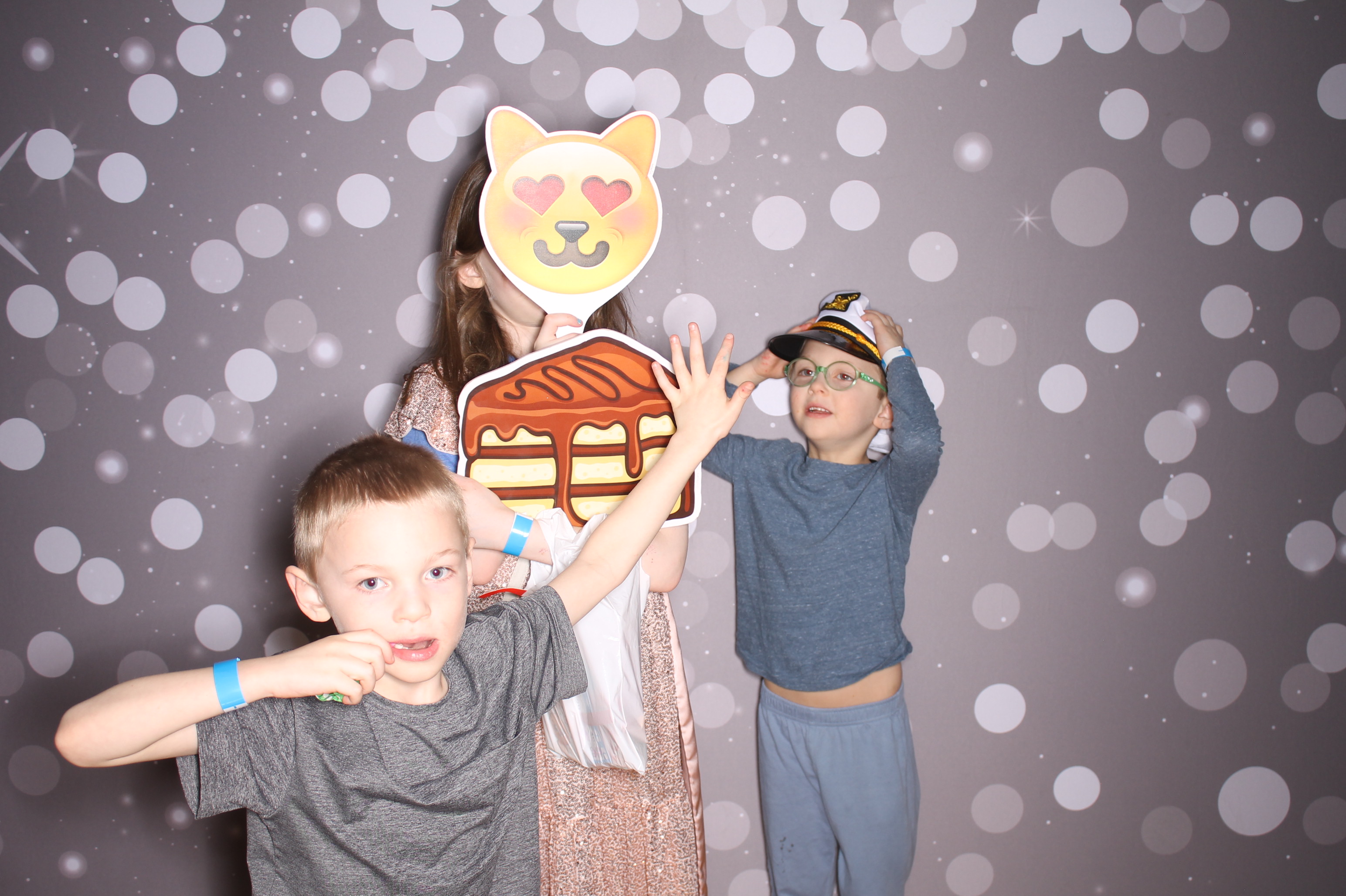 South Lebanon Elementary School Spring Frenzy | View more photos from the event at gallery.photoboothcincy.com/u/PhotoBoothCincy/South-Lebanon-Elementary-School-Spring-Frenzy