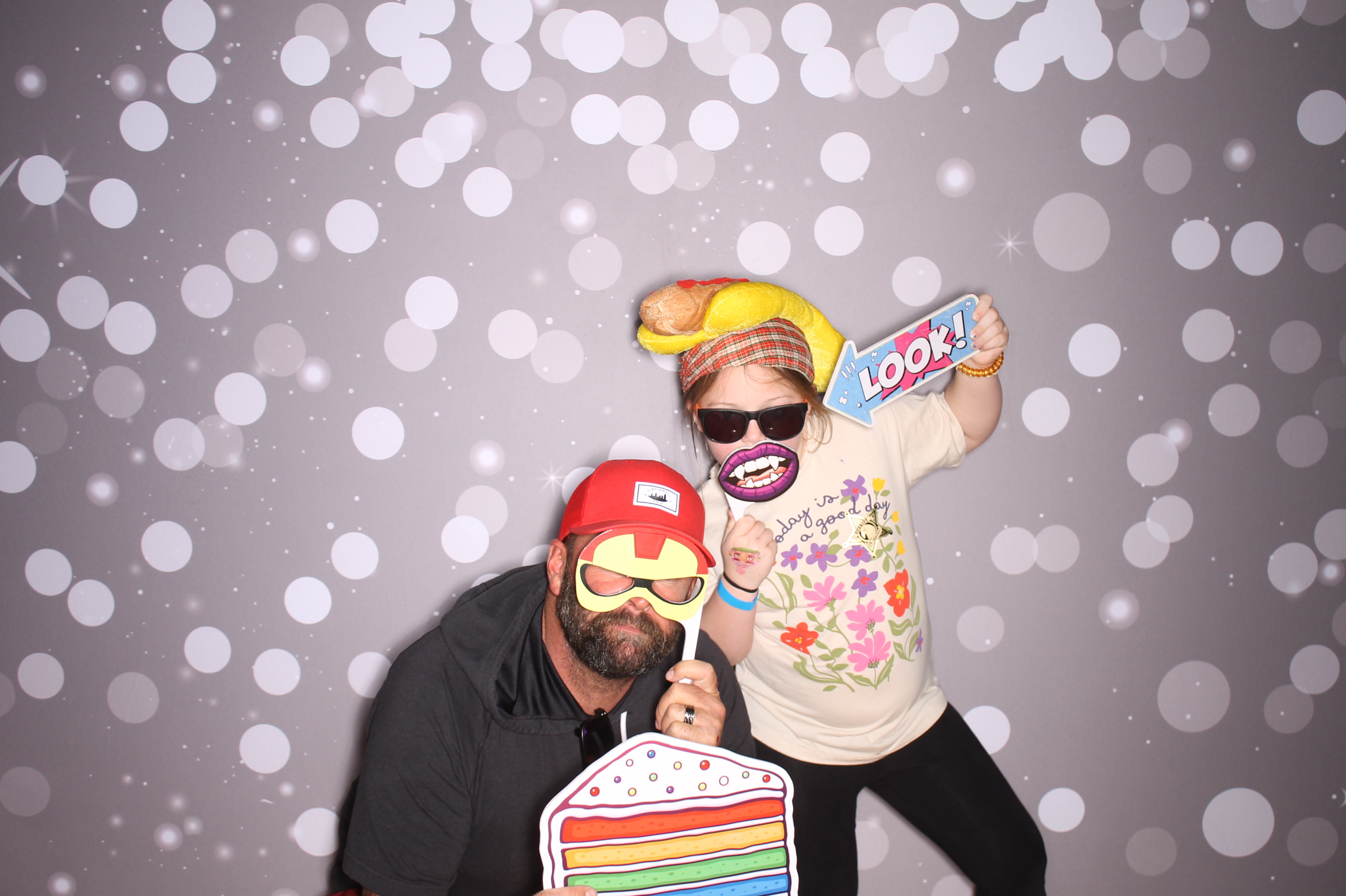 South Lebanon Elementary School Spring Frenzy | View more photos from the event at gallery.photoboothcincy.com/u/PhotoBoothCincy/South-Lebanon-Elementary-School-Spring-Frenzy