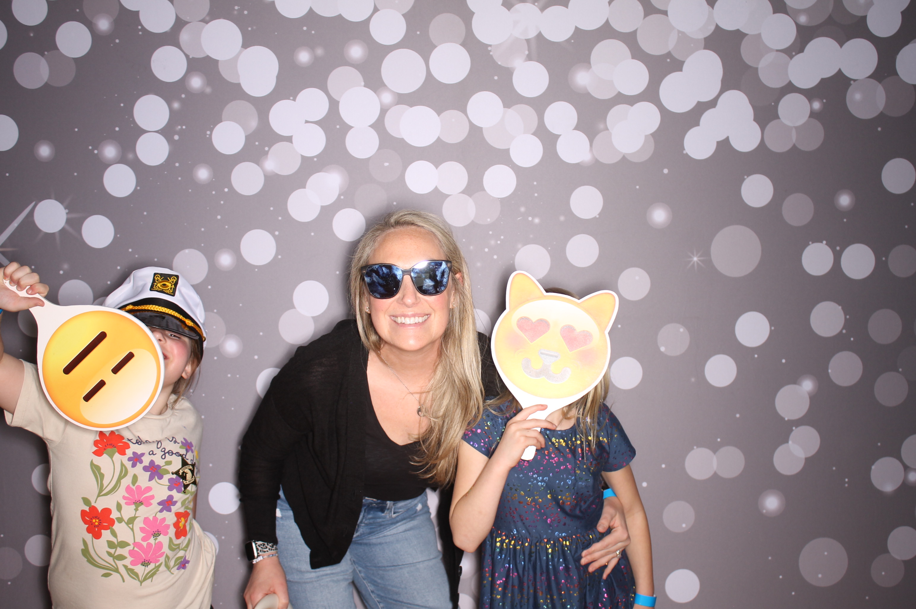South Lebanon Elementary School Spring Frenzy | View more photos from the event at gallery.photoboothcincy.com/u/PhotoBoothCincy/South-Lebanon-Elementary-School-Spring-Frenzy