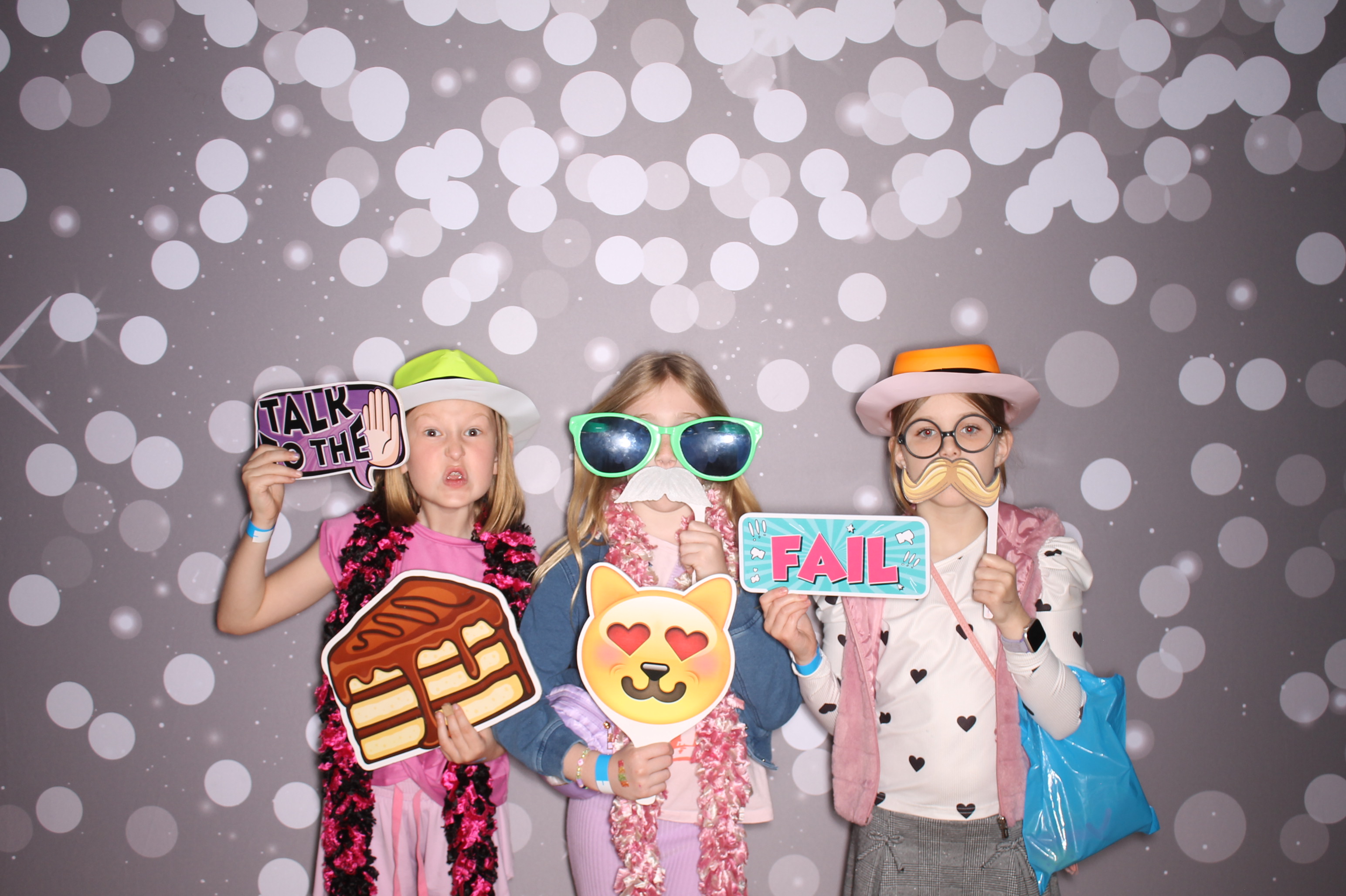 South Lebanon Elementary School Spring Frenzy | View more photos from the event at gallery.photoboothcincy.com/u/PhotoBoothCincy/South-Lebanon-Elementary-School-Spring-Frenzy