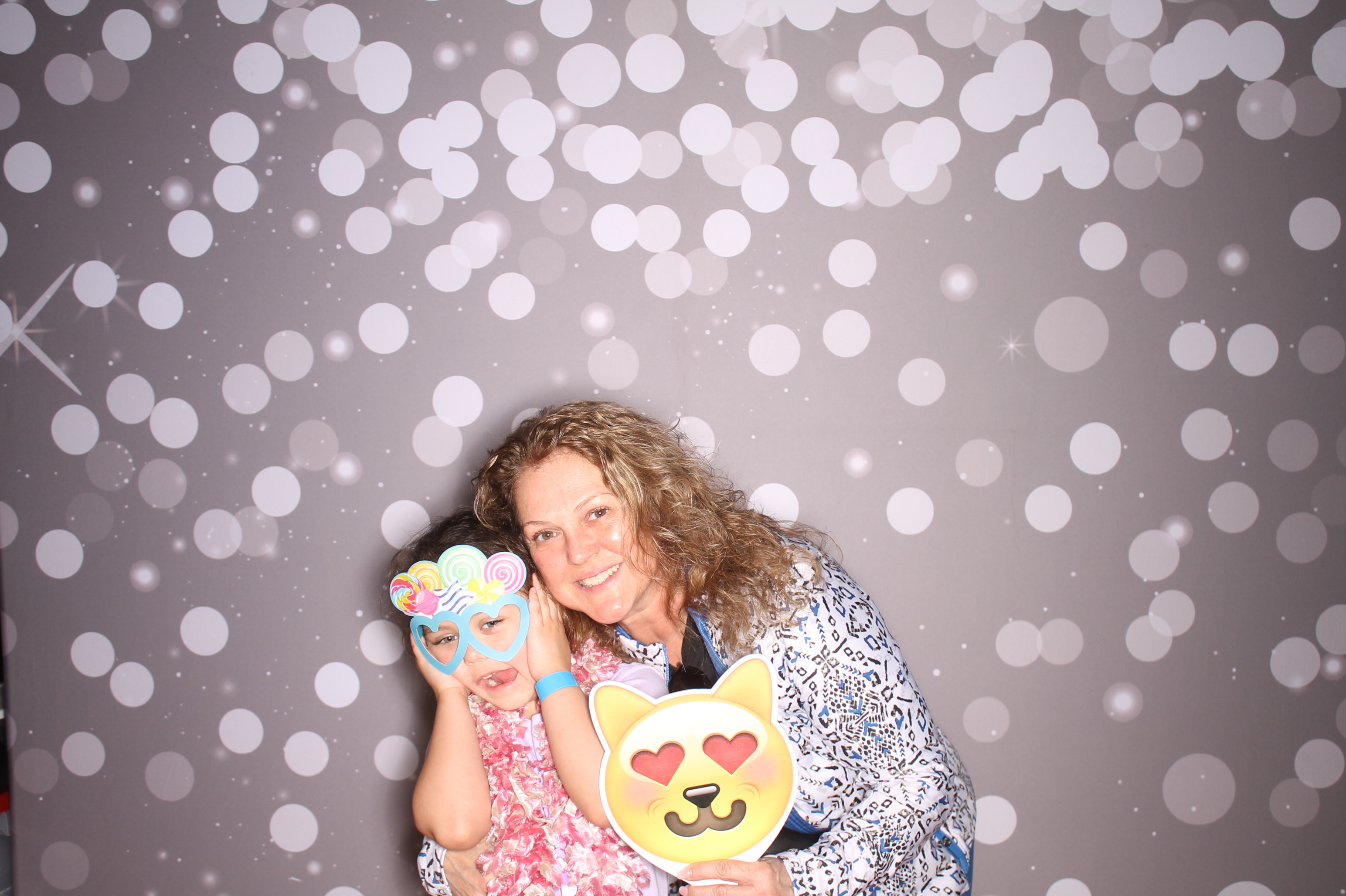 South Lebanon Elementary School Spring Frenzy | View more photos from the event at gallery.photoboothcincy.com/u/PhotoBoothCincy/South-Lebanon-Elementary-School-Spring-Frenzy