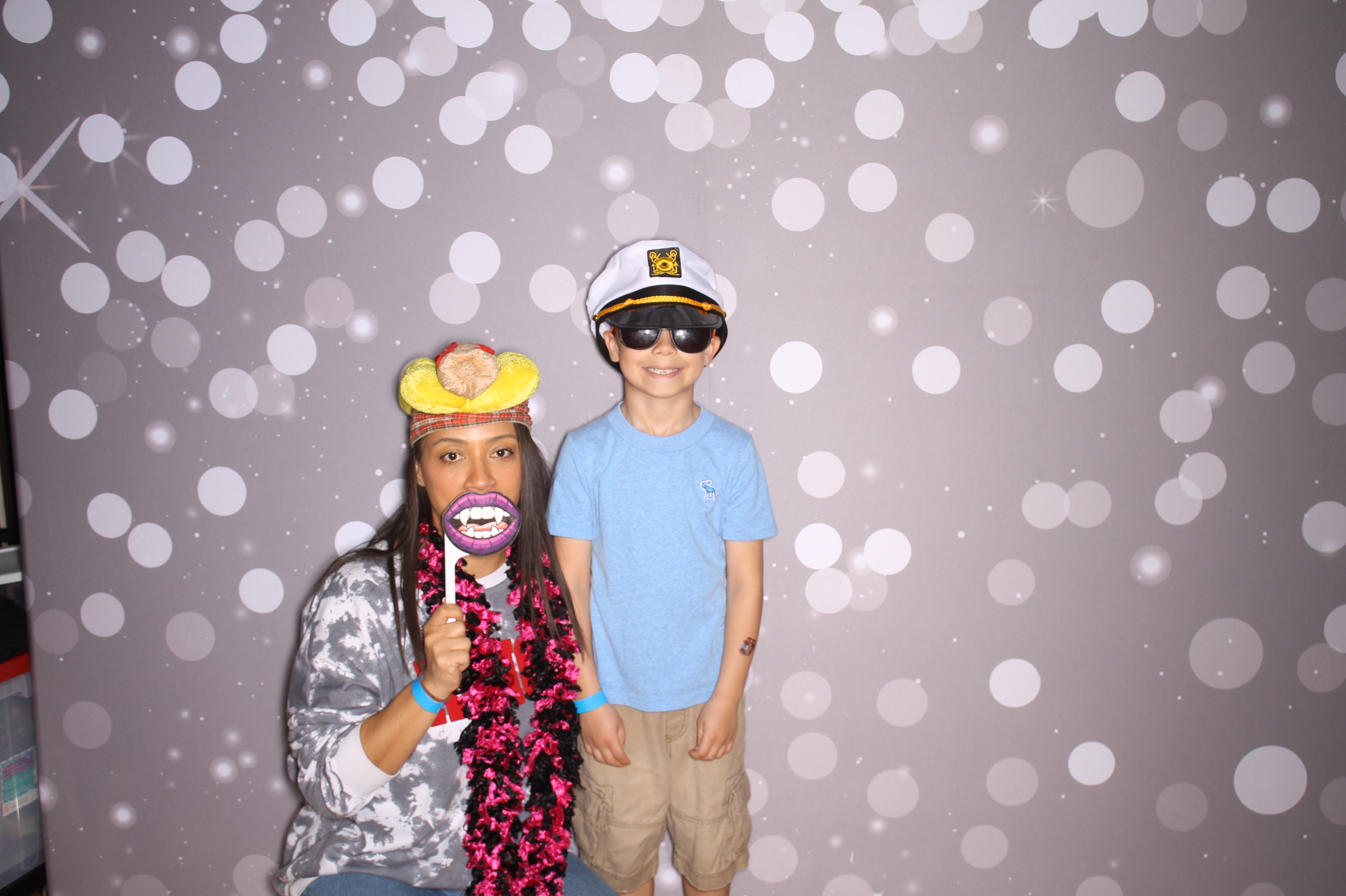 South Lebanon Elementary School Spring Frenzy | View more photos from the event at gallery.photoboothcincy.com/u/PhotoBoothCincy/South-Lebanon-Elementary-School-Spring-Frenzy