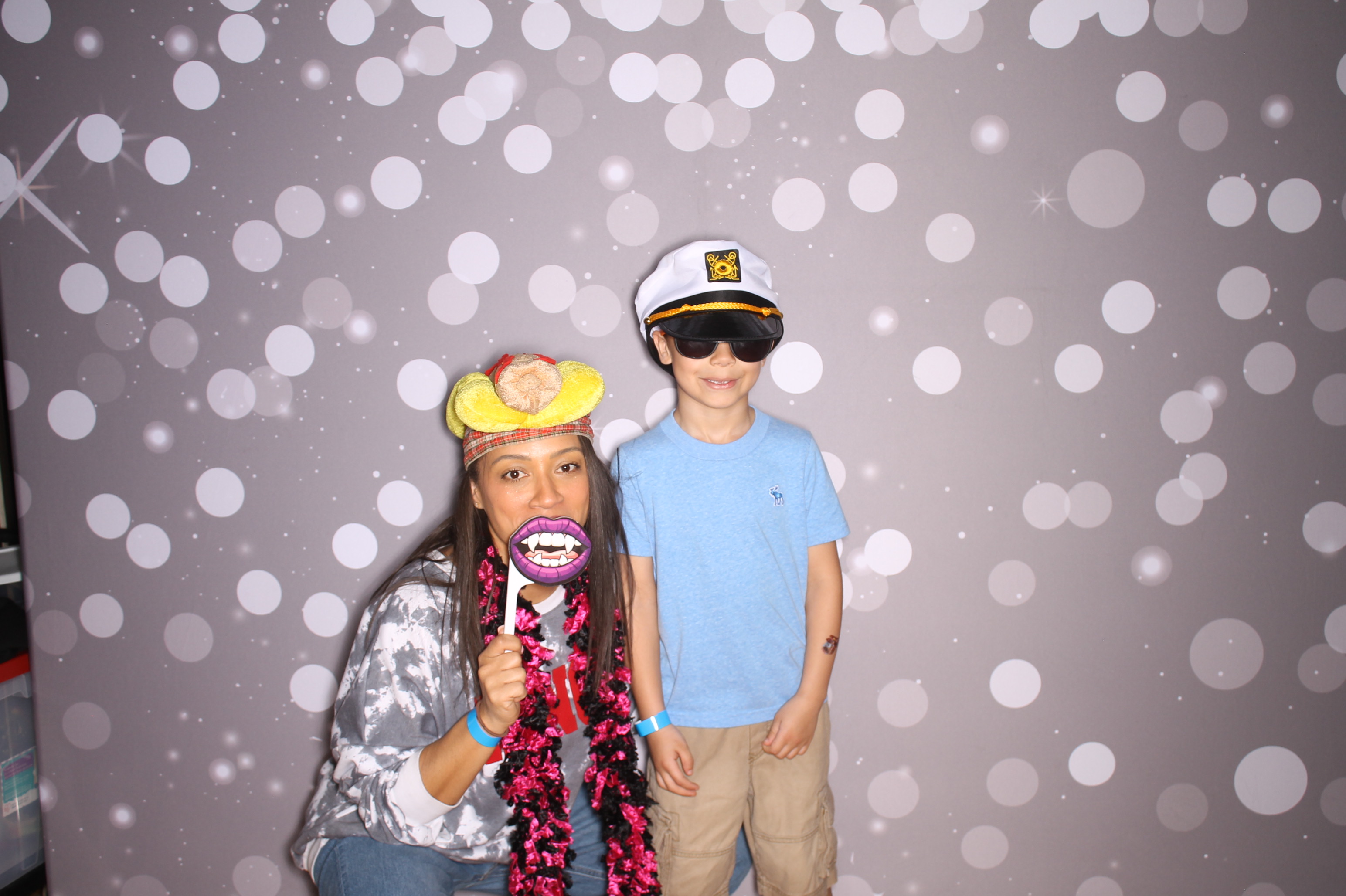 South Lebanon Elementary School Spring Frenzy | View more photos from the event at gallery.photoboothcincy.com/u/PhotoBoothCincy/South-Lebanon-Elementary-School-Spring-Frenzy