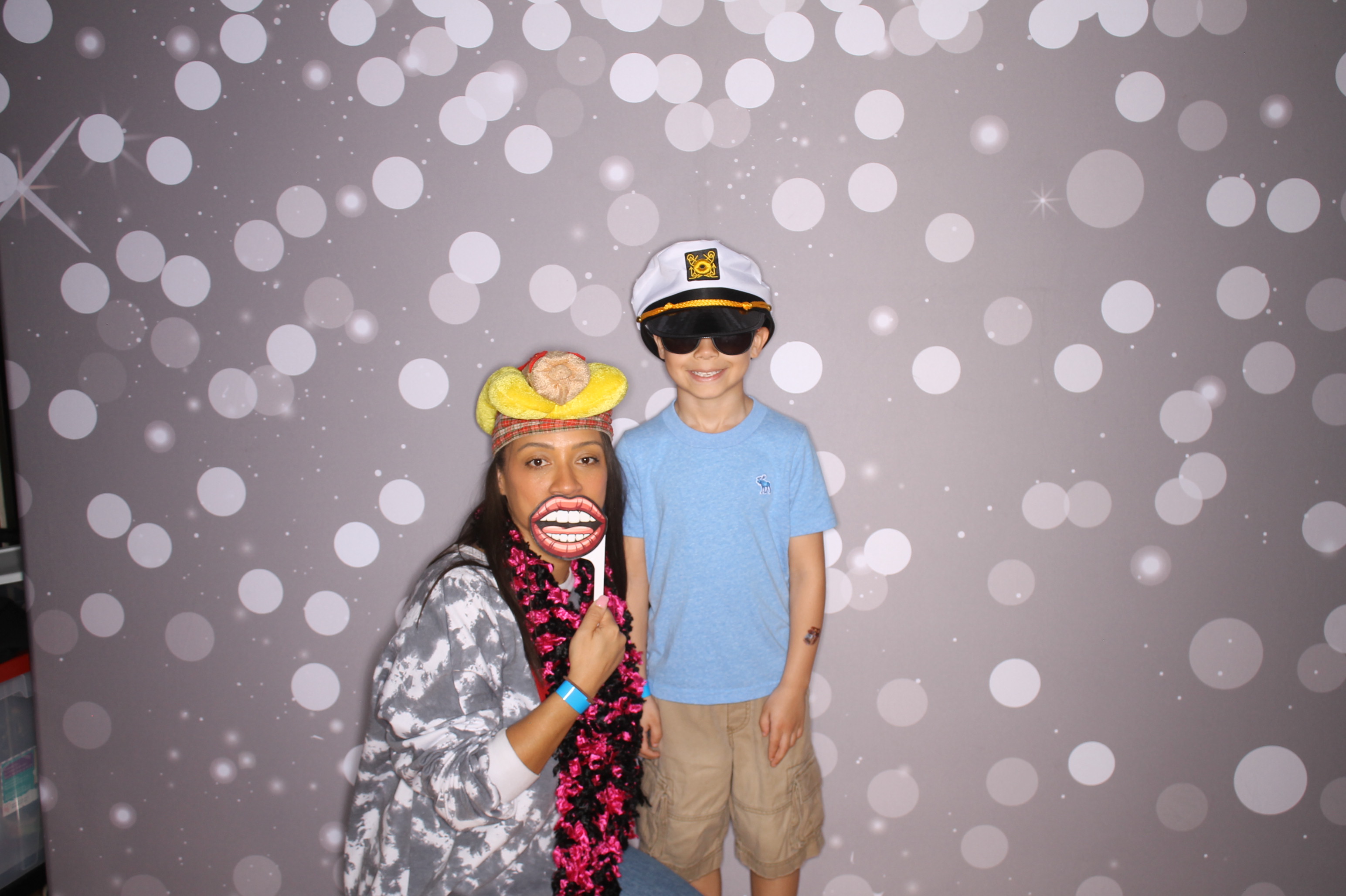 South Lebanon Elementary School Spring Frenzy | View more photos from the event at gallery.photoboothcincy.com/u/PhotoBoothCincy/South-Lebanon-Elementary-School-Spring-Frenzy