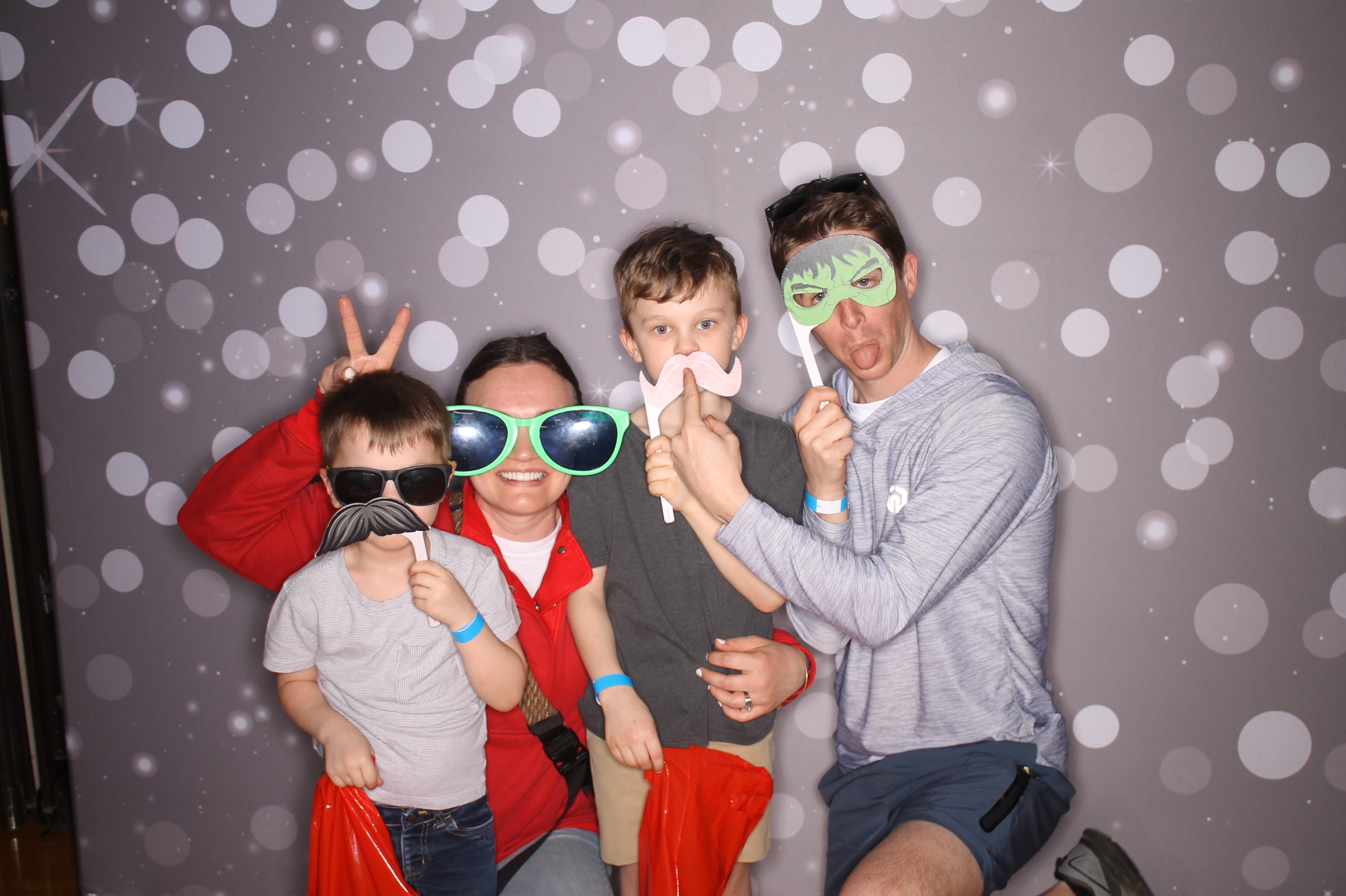 South Lebanon Elementary School Spring Frenzy | View more photos from the event at gallery.photoboothcincy.com/u/PhotoBoothCincy/South-Lebanon-Elementary-School-Spring-Frenzy