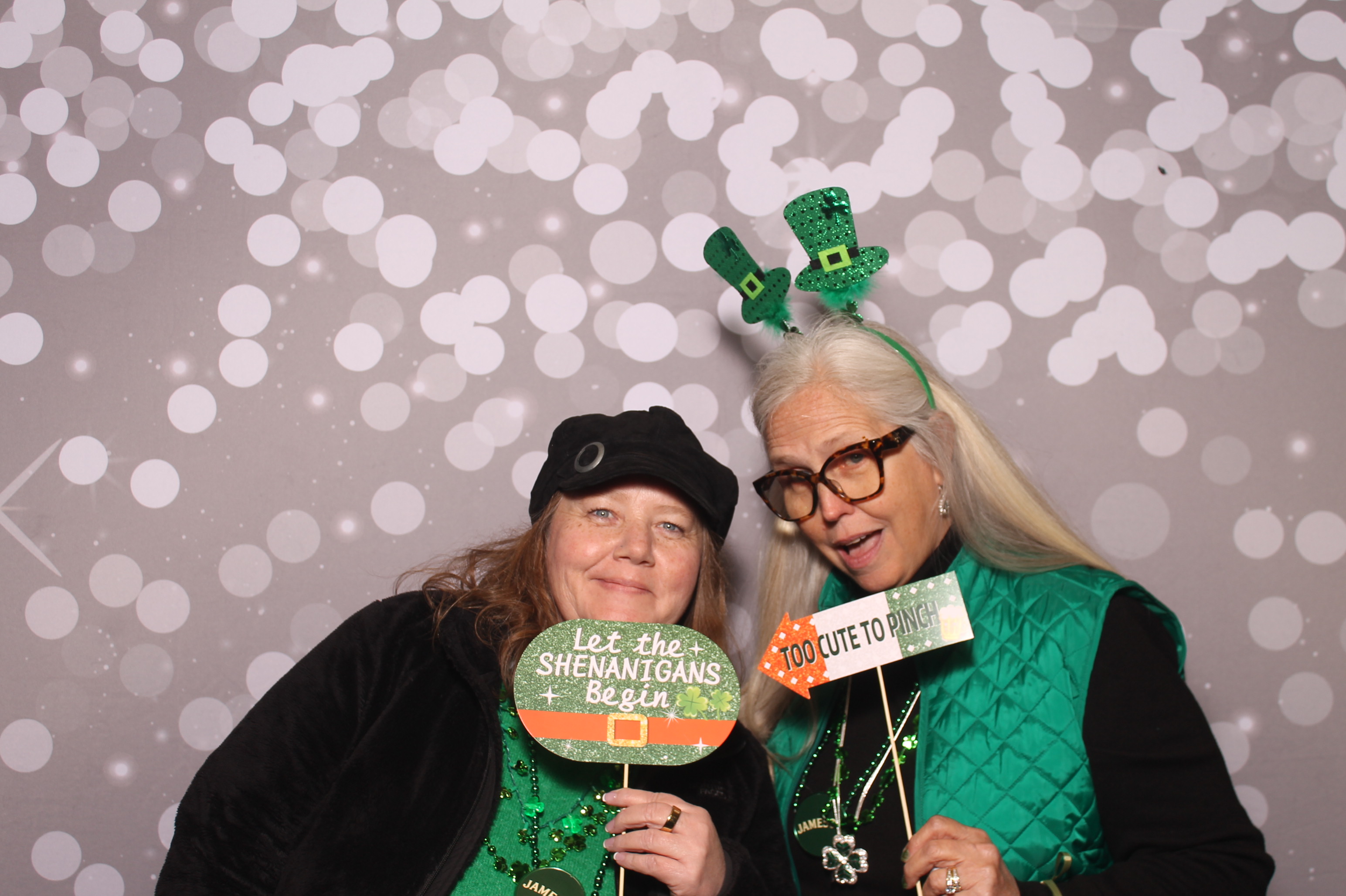 St Pattys Day at Molly Malone's | View more photos from the event at gallery.photoboothcincy.com/u/PhotoBoothCincy/St-Pattys-Day-at-Molly-Malones