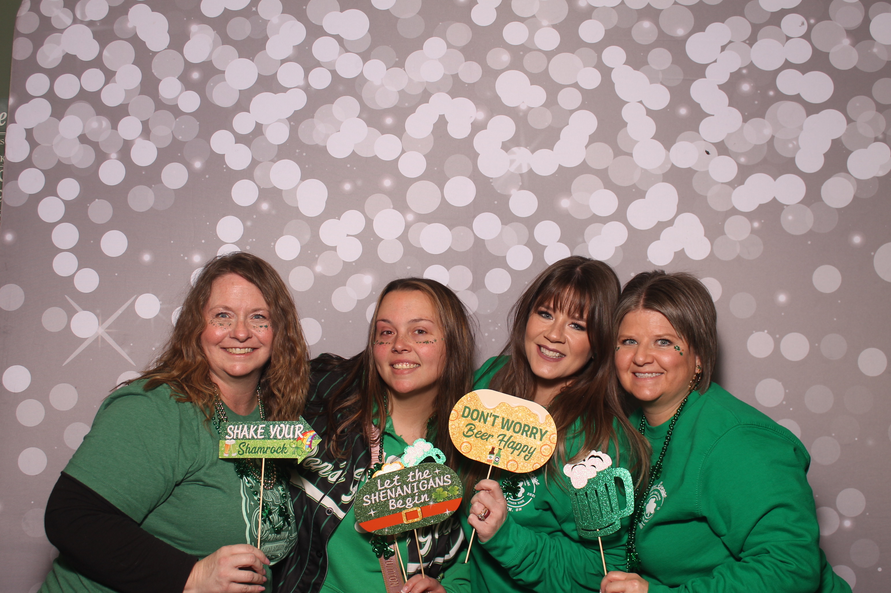 St Pattys Day at Molly Malone's | View more photos from the event at gallery.photoboothcincy.com/u/PhotoBoothCincy/St-Pattys-Day-at-Molly-Malones