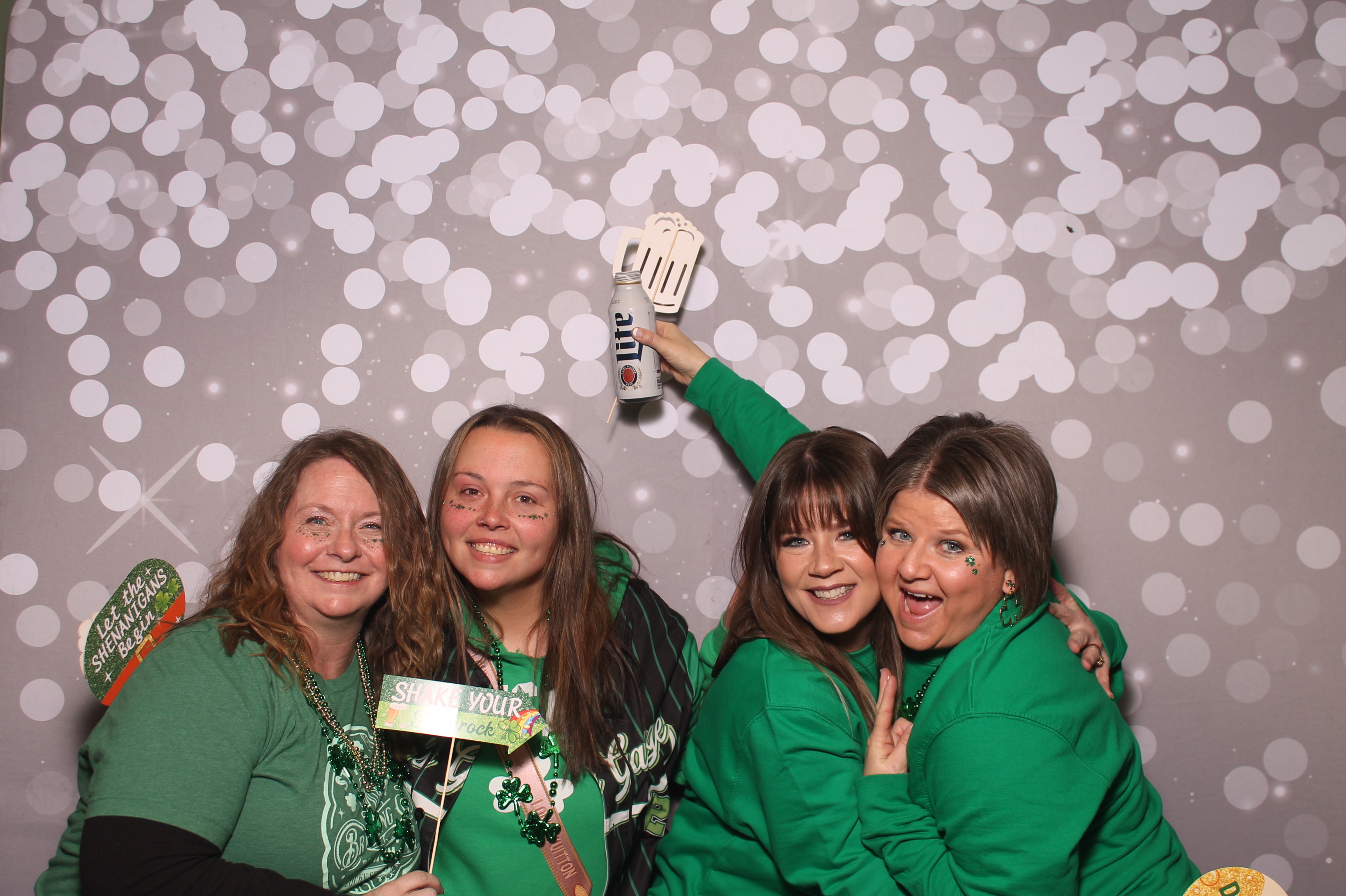 St Pattys Day at Molly Malone's | View more photos from the event at gallery.photoboothcincy.com/u/PhotoBoothCincy/St-Pattys-Day-at-Molly-Malones
