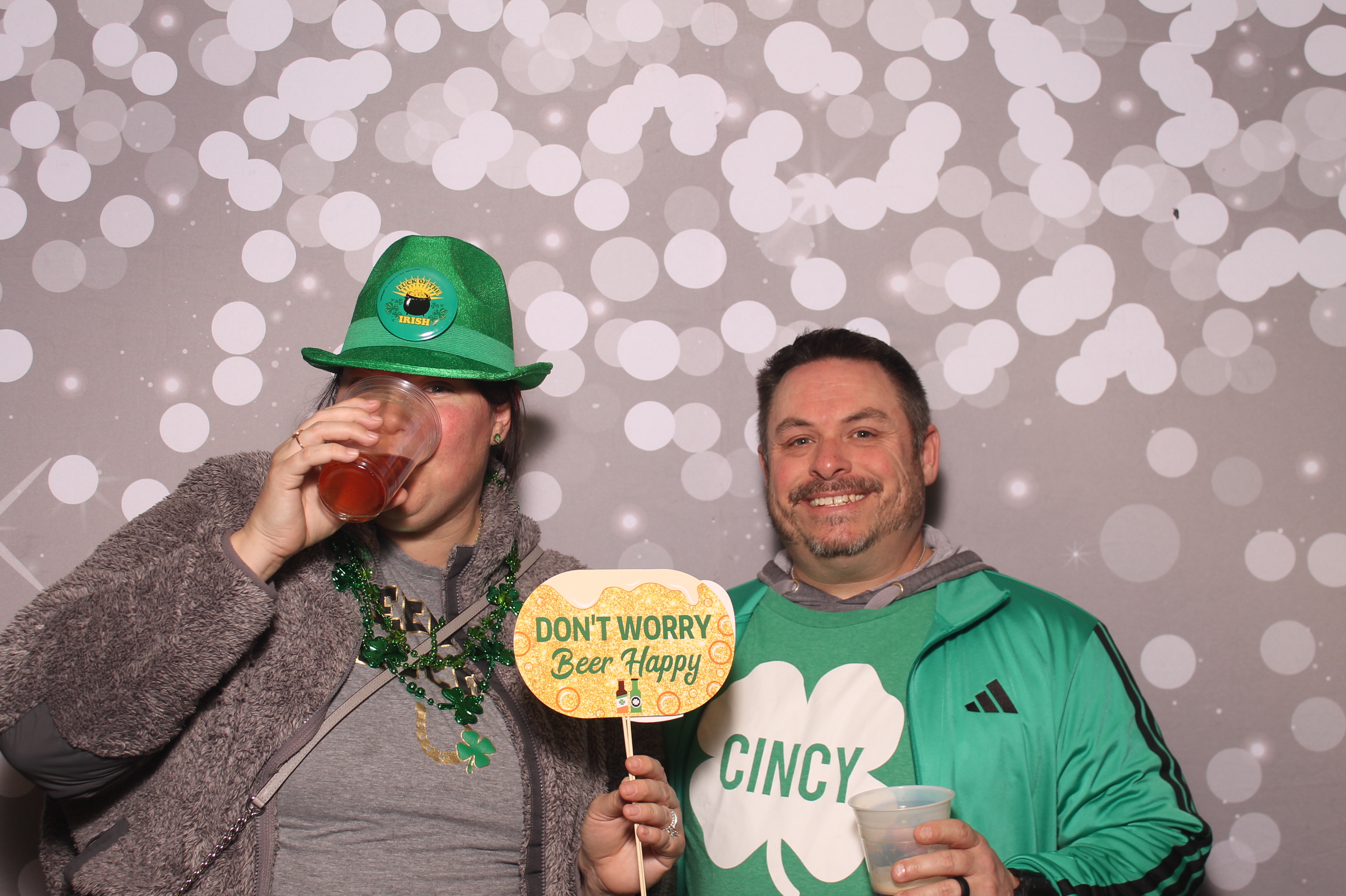 St Pattys Day at Molly Malone's | View more photos from the event at gallery.photoboothcincy.com/u/PhotoBoothCincy/St-Pattys-Day-at-Molly-Malones