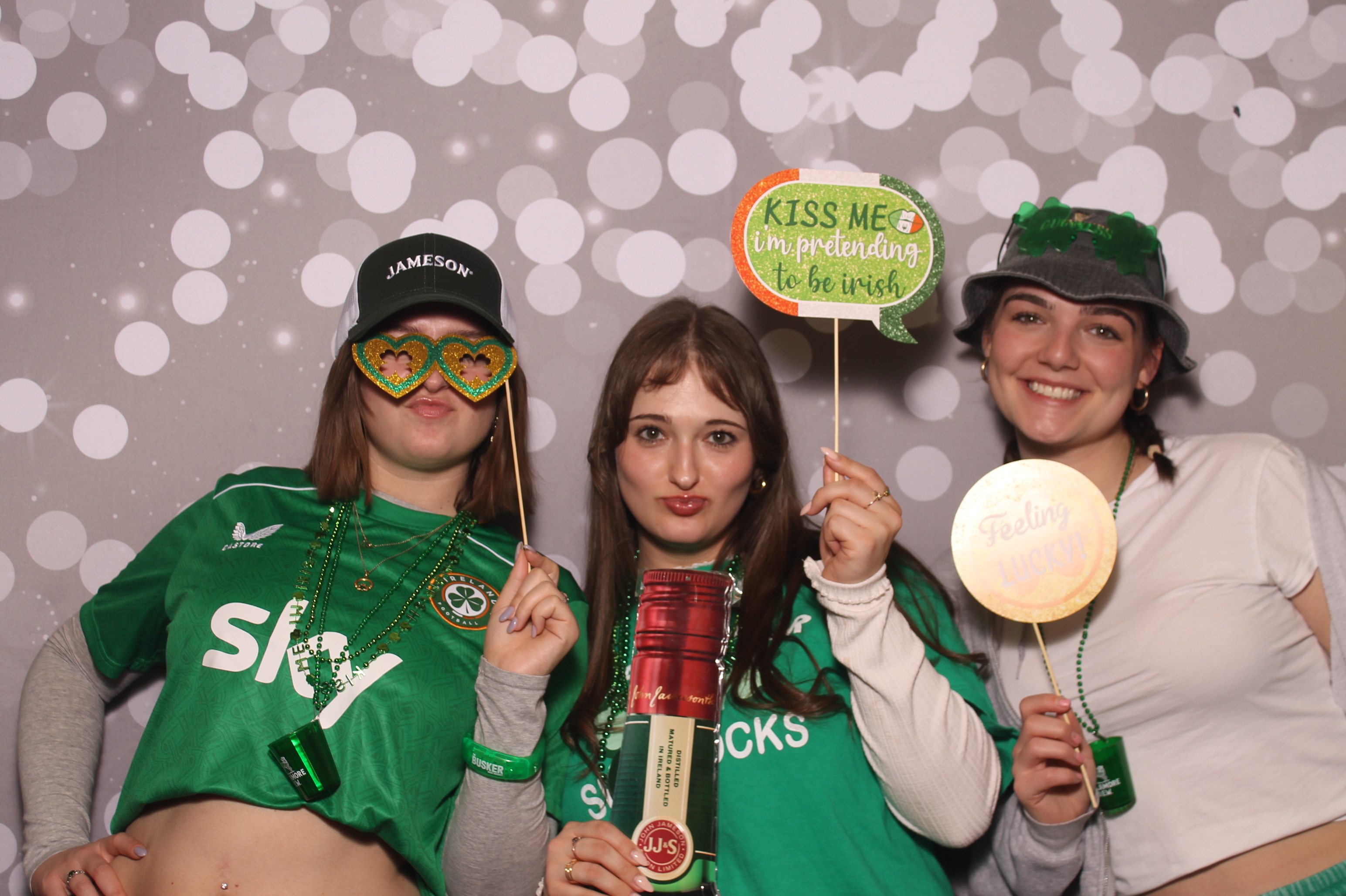St Pattys Day at Molly Malone's | View more photos from the event at gallery.photoboothcincy.com/u/PhotoBoothCincy/St-Pattys-Day-at-Molly-Malones