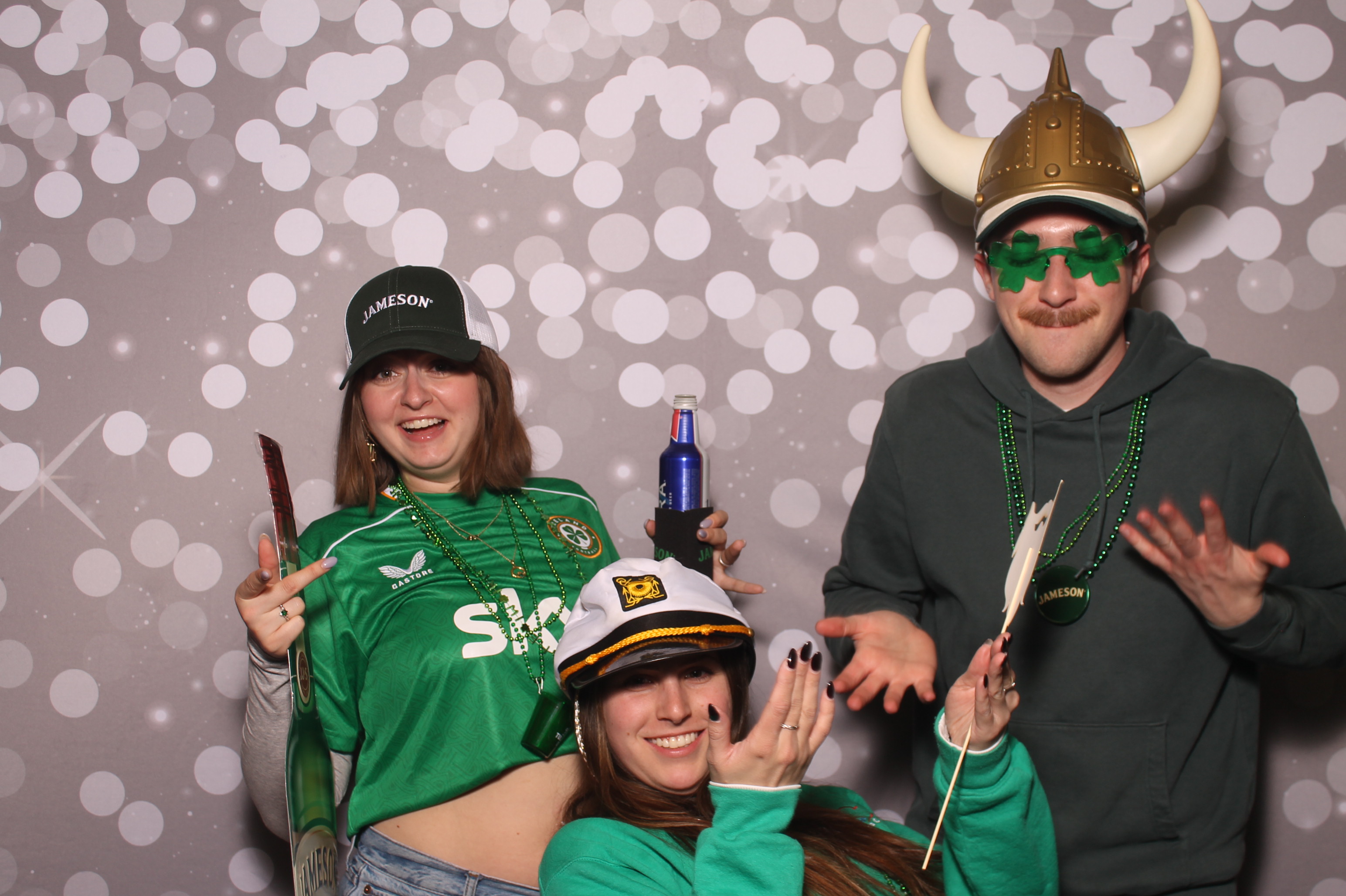 St Pattys Day at Molly Malone's | View more photos from the event at gallery.photoboothcincy.com/u/PhotoBoothCincy/St-Pattys-Day-at-Molly-Malones
