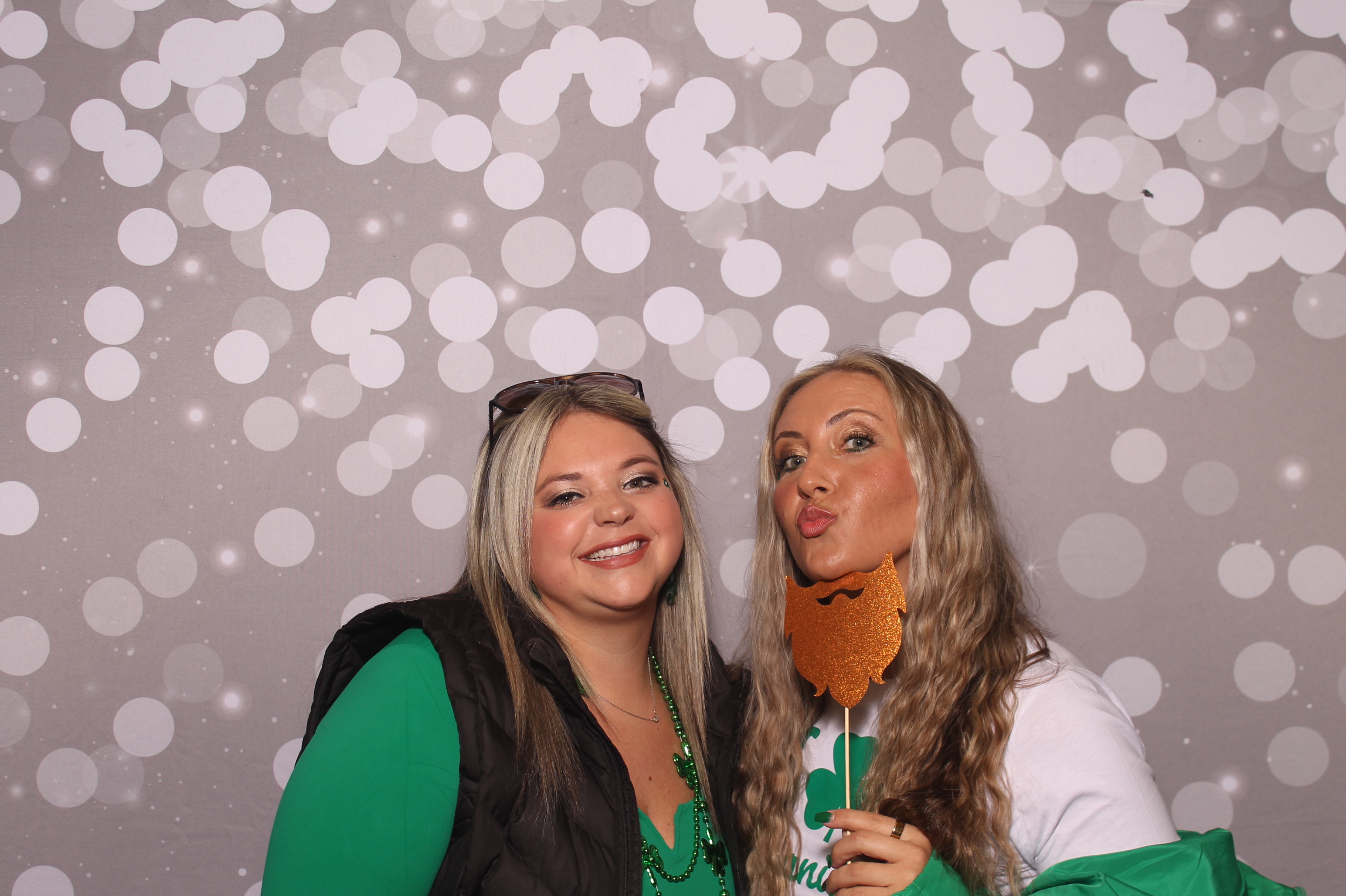 St Pattys Day at Molly Malone's | View more photos from the event at gallery.photoboothcincy.com/u/PhotoBoothCincy/St-Pattys-Day-at-Molly-Malones