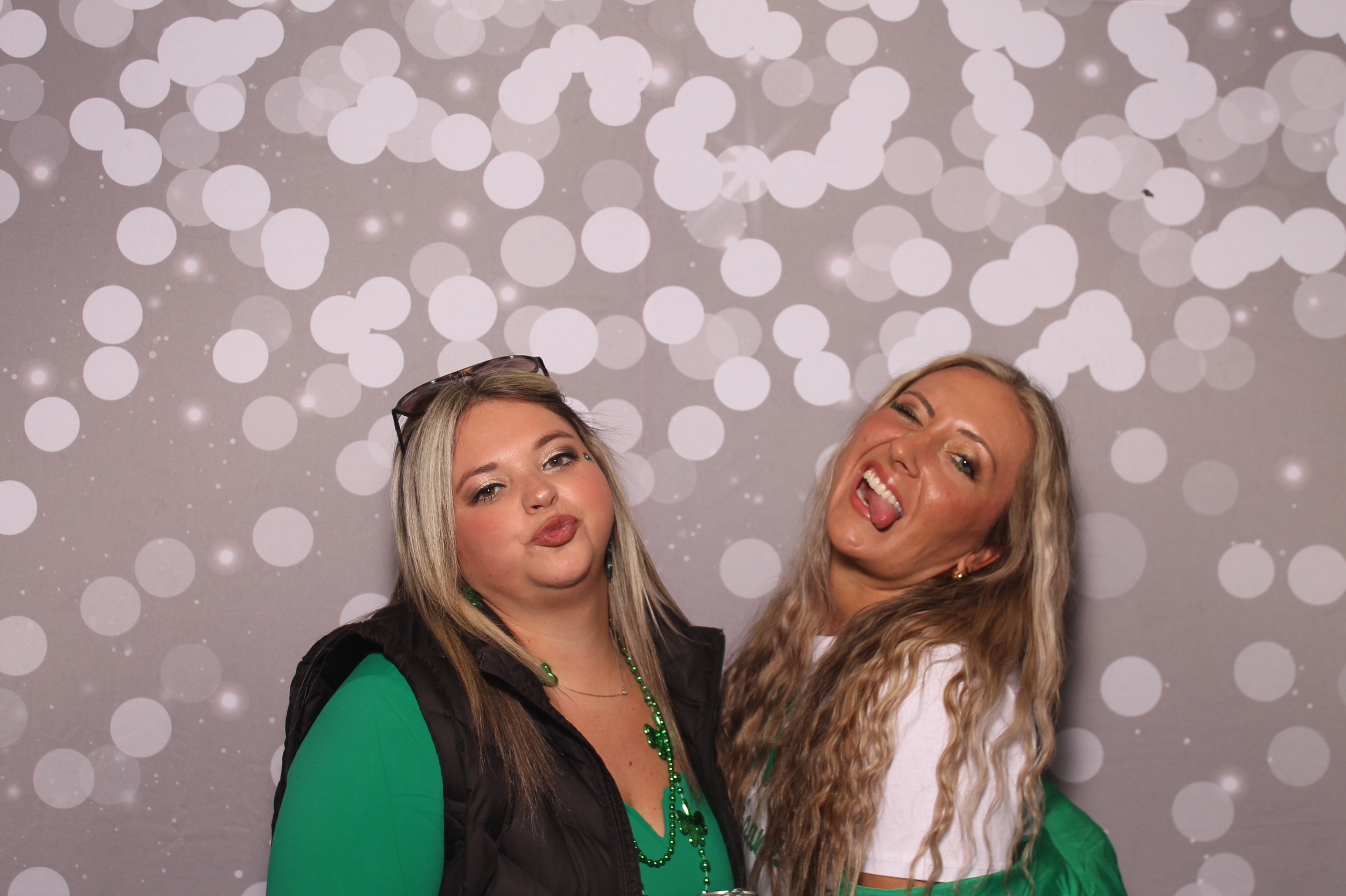 St Pattys Day at Molly Malone's | View more photos from the event at gallery.photoboothcincy.com/u/PhotoBoothCincy/St-Pattys-Day-at-Molly-Malones