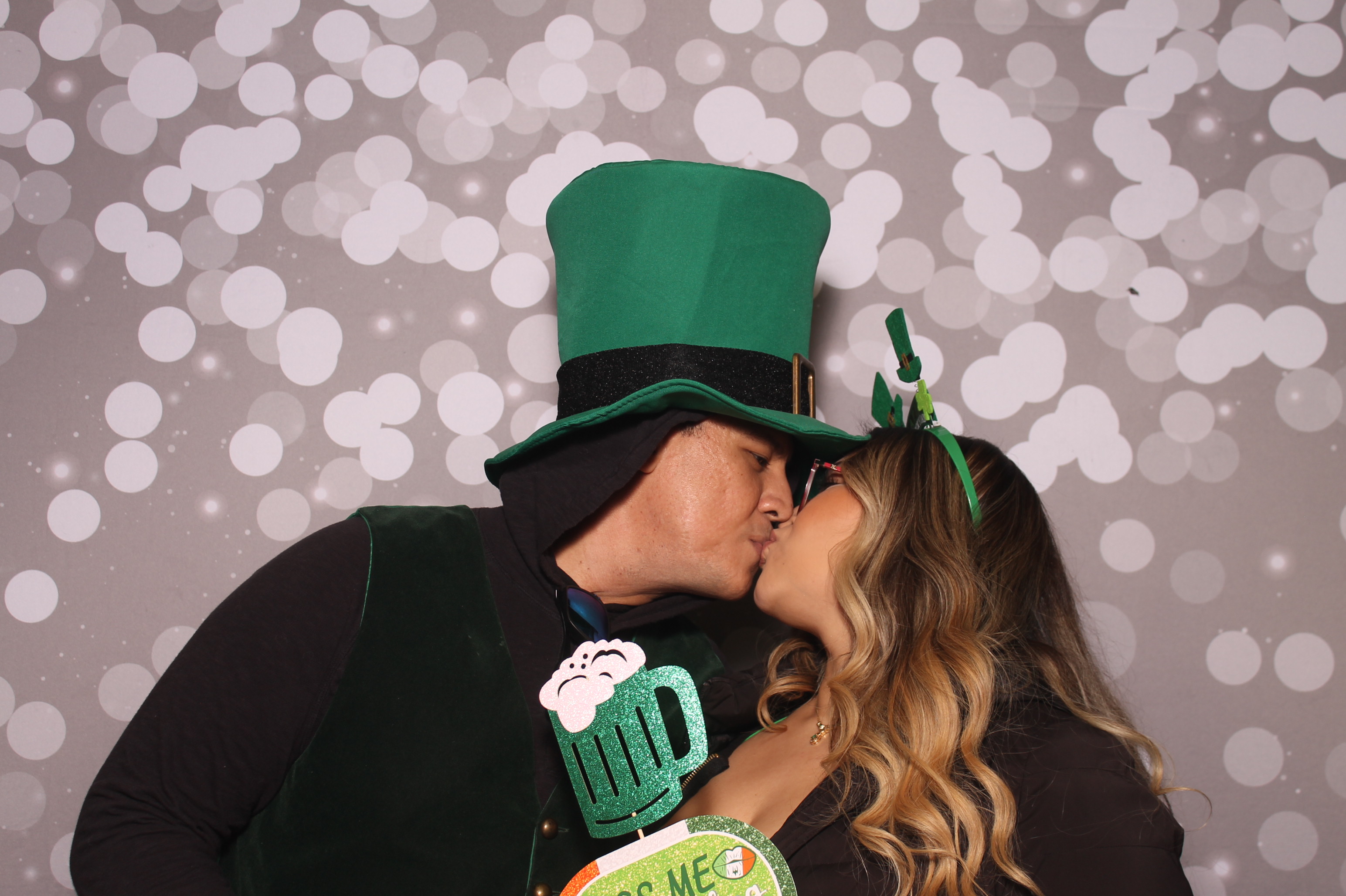St Pattys Day at Molly Malone's | View more photos from the event at gallery.photoboothcincy.com/u/PhotoBoothCincy/St-Pattys-Day-at-Molly-Malones