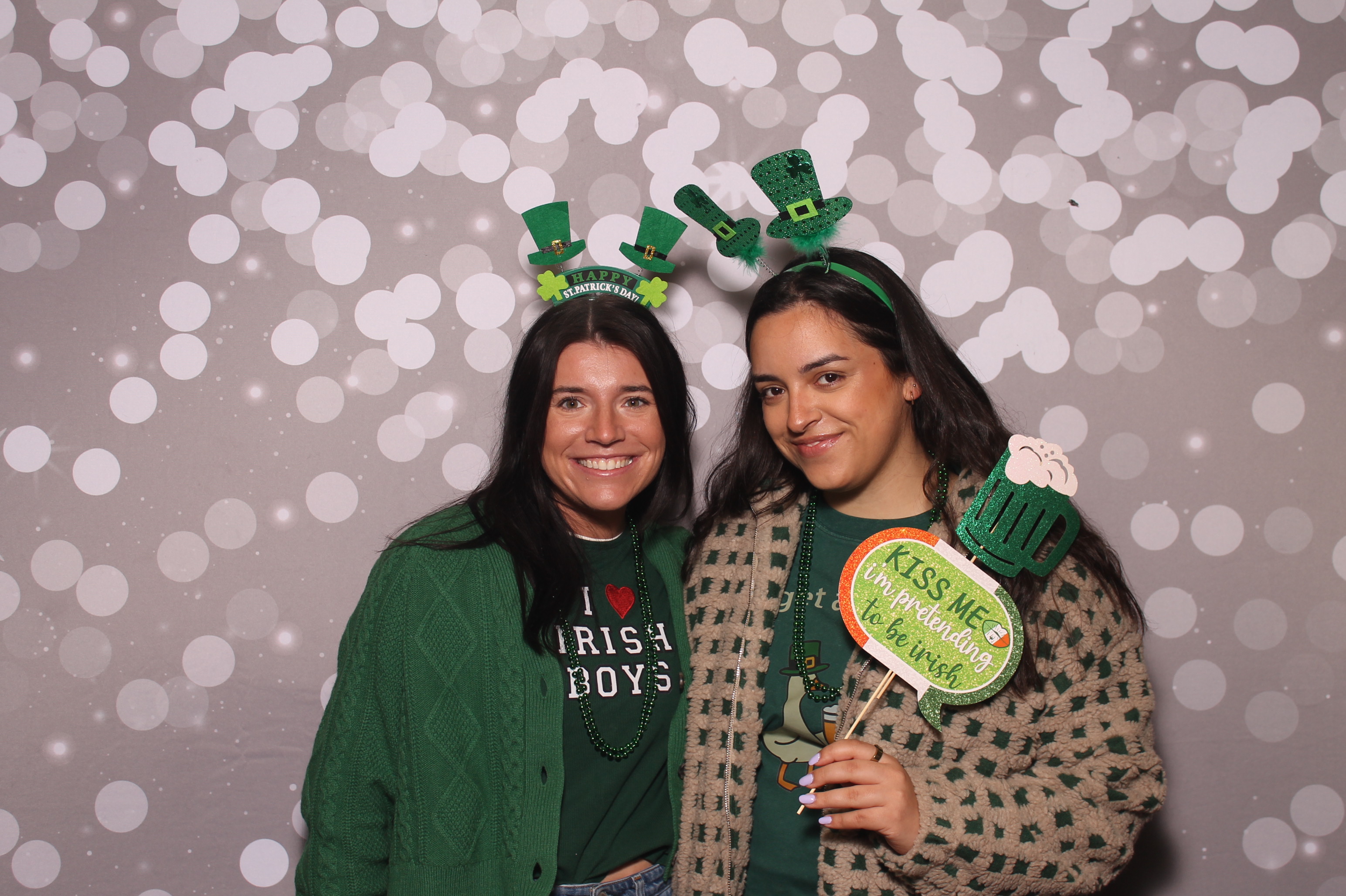 St Pattys Day at Molly Malone's | View more photos from the event at gallery.photoboothcincy.com/u/PhotoBoothCincy/St-Pattys-Day-at-Molly-Malones