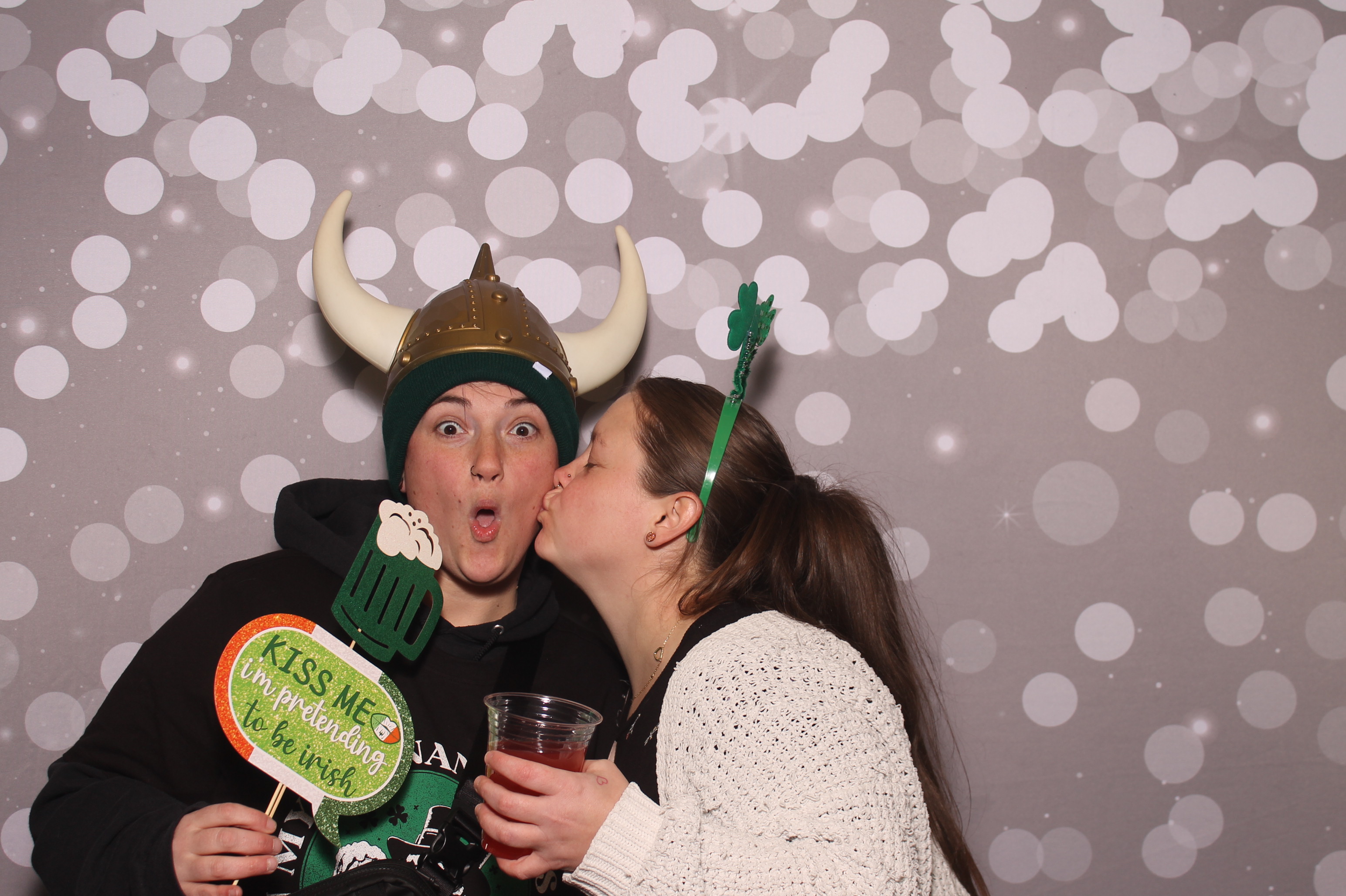 St Pattys Day at Molly Malone's | View more photos from the event at gallery.photoboothcincy.com/u/PhotoBoothCincy/St-Pattys-Day-at-Molly-Malones