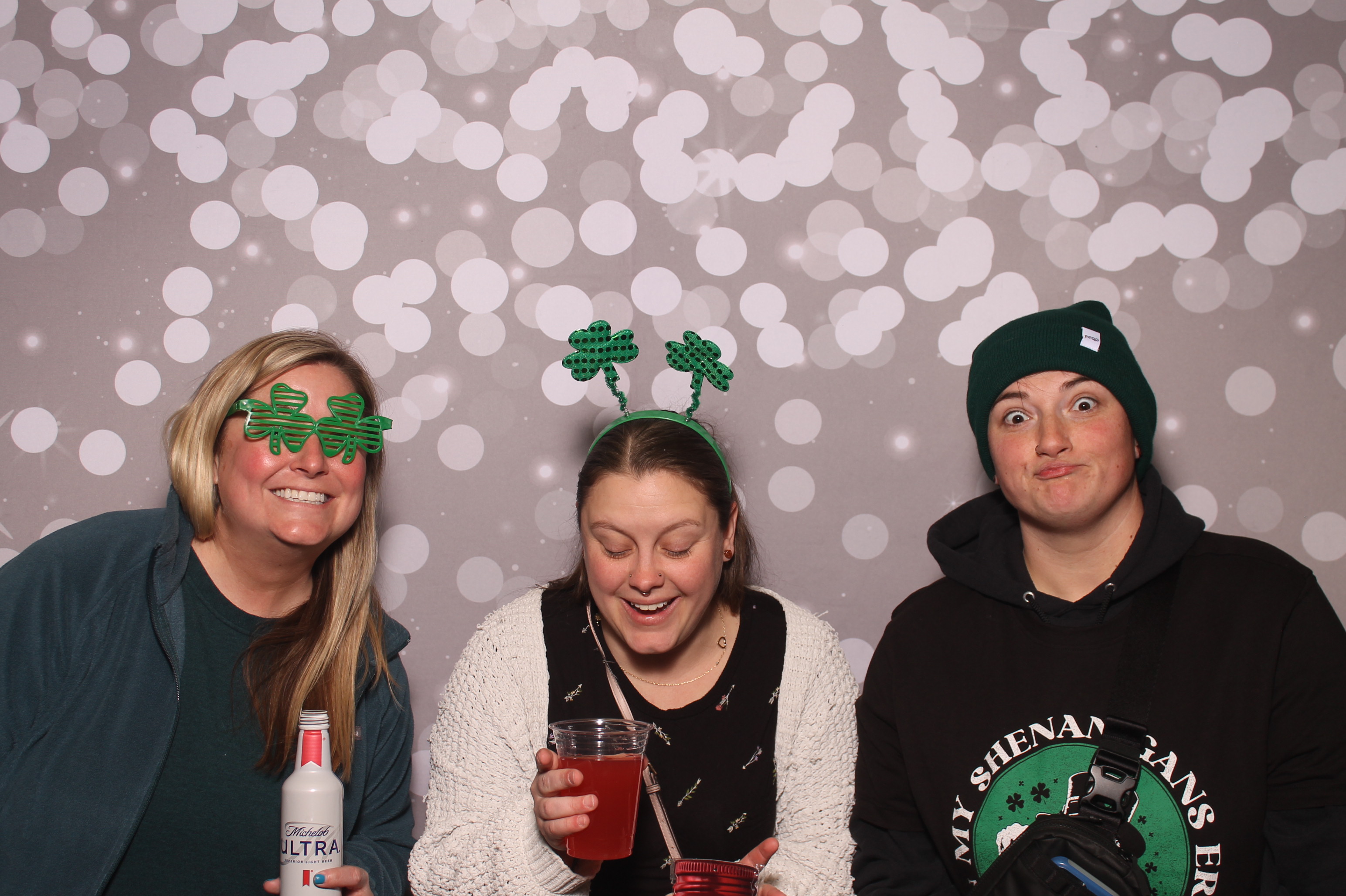 St Pattys Day at Molly Malone's | View more photos from the event at gallery.photoboothcincy.com/u/PhotoBoothCincy/St-Pattys-Day-at-Molly-Malones