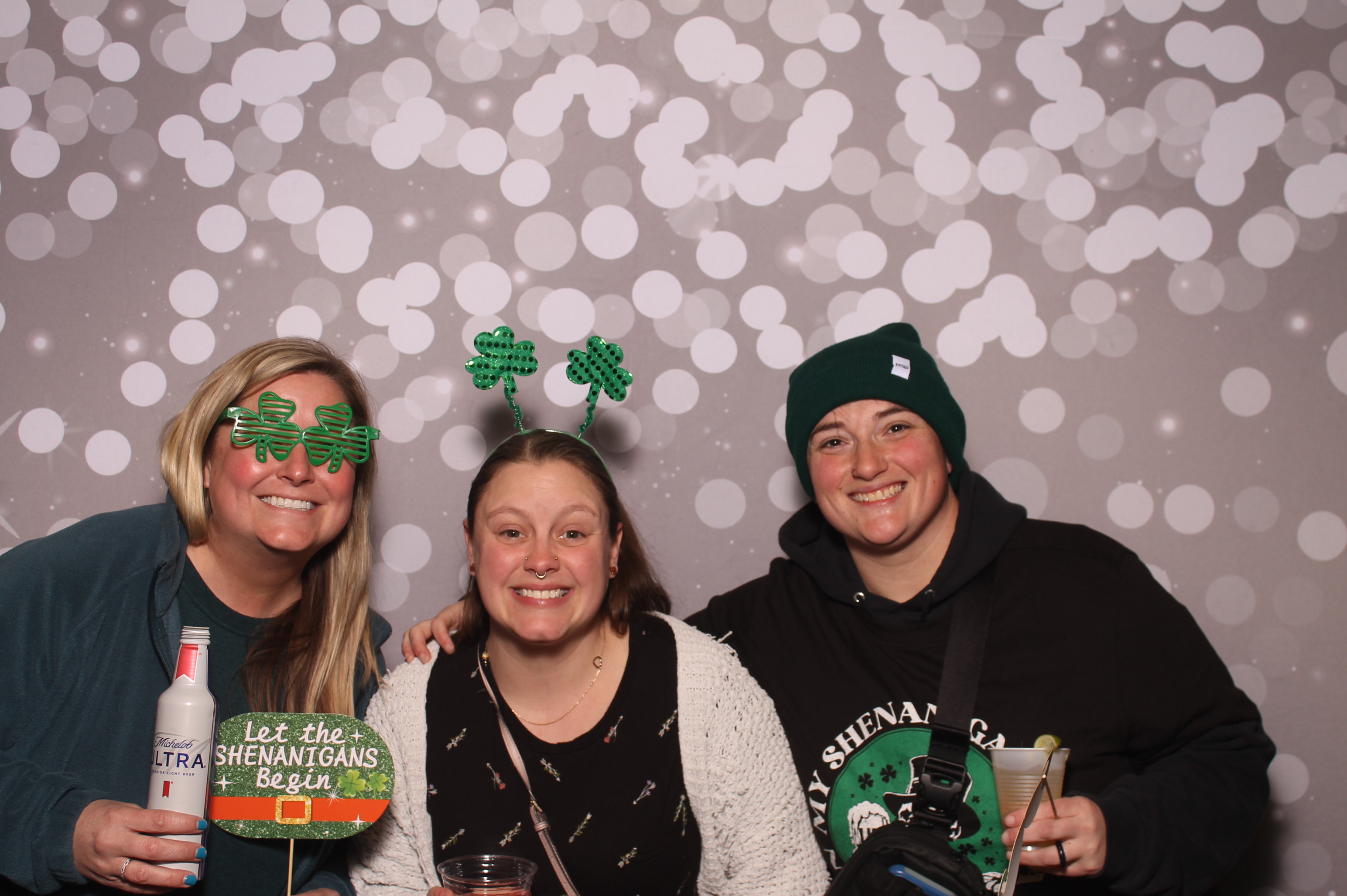 St Pattys Day at Molly Malone's | View more photos from the event at gallery.photoboothcincy.com/u/PhotoBoothCincy/St-Pattys-Day-at-Molly-Malones