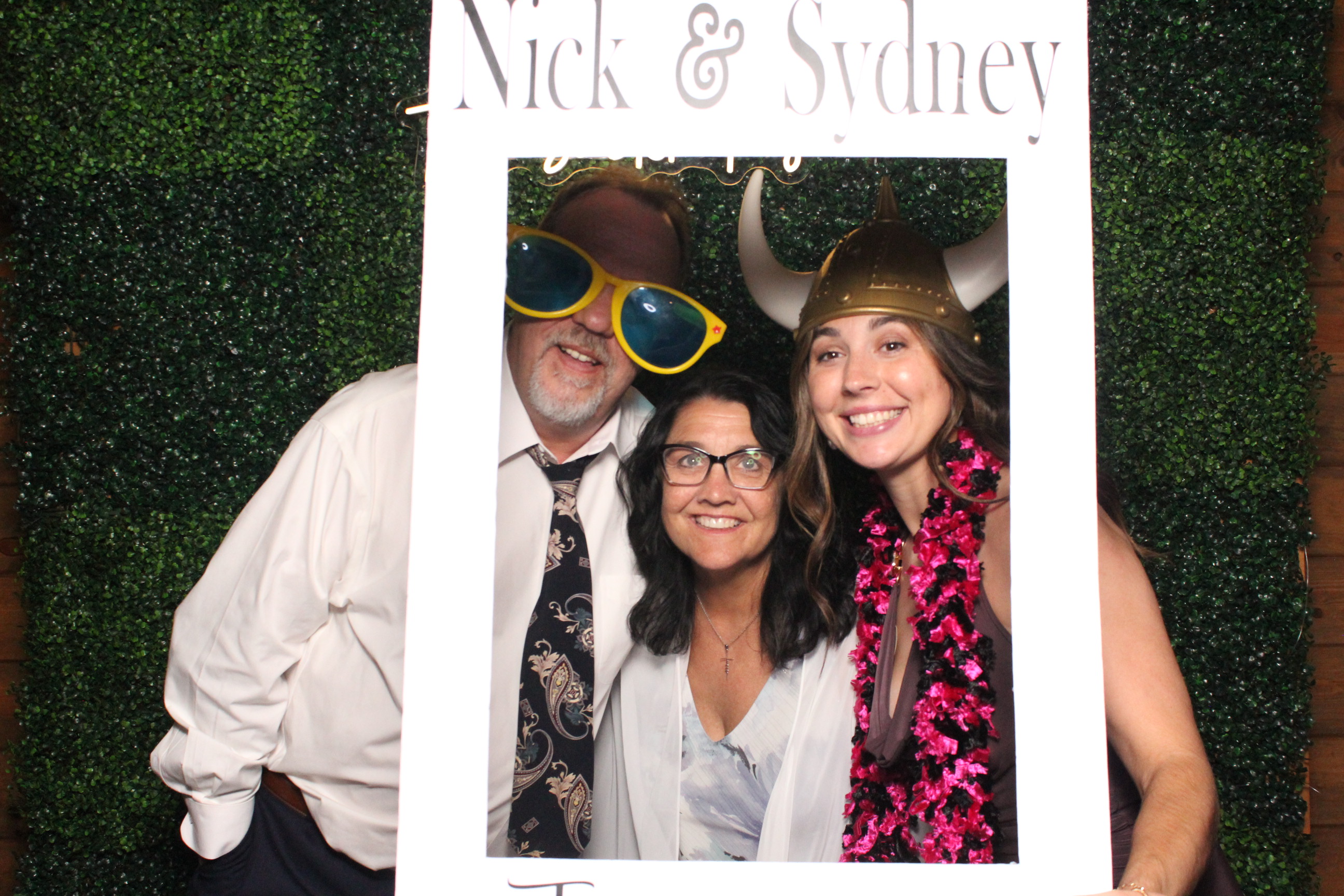 Sydney & Nick | View more photos from the event at gallery.photoboothcincy.com/u/PhotoBoothCincy/Sydney-Nick
