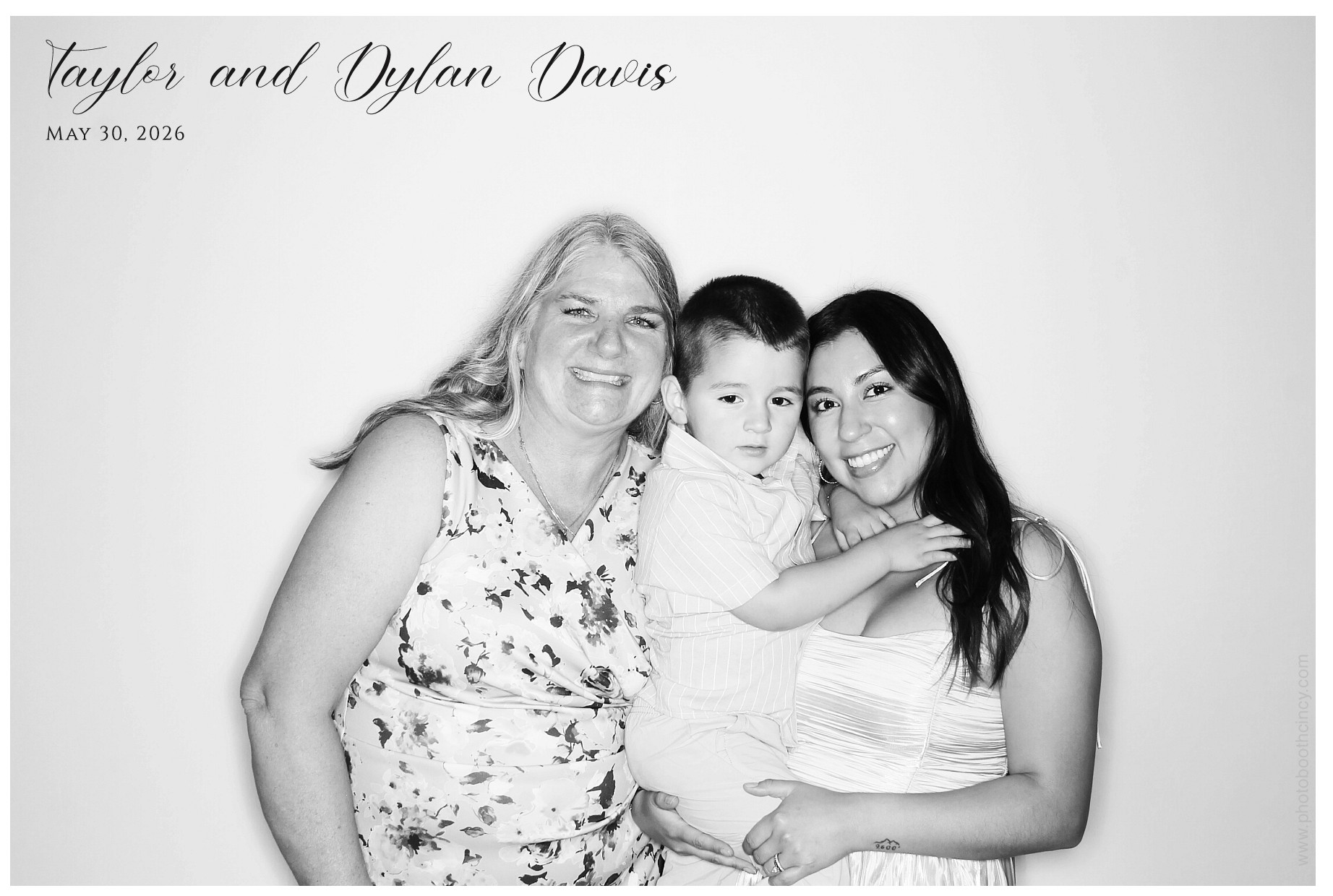Taylor & Dylan Davis | View more photos from the event at gallery.photoboothcincy.com/u/PhotoBoothCincy/Taylor-Dylan-Davis