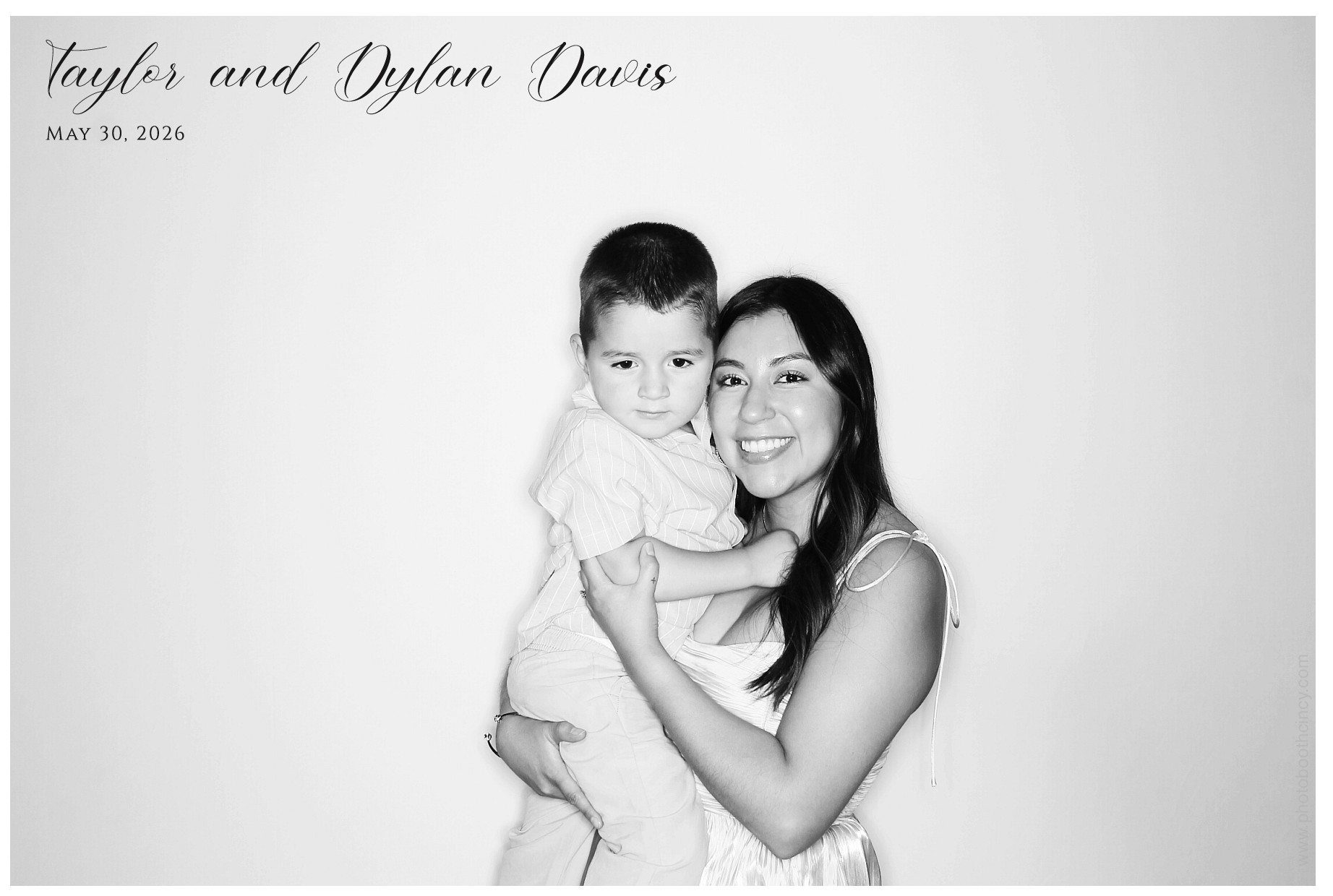 Taylor & Dylan Davis | View more photos from the event at gallery.photoboothcincy.com/u/PhotoBoothCincy/Taylor-Dylan-Davis