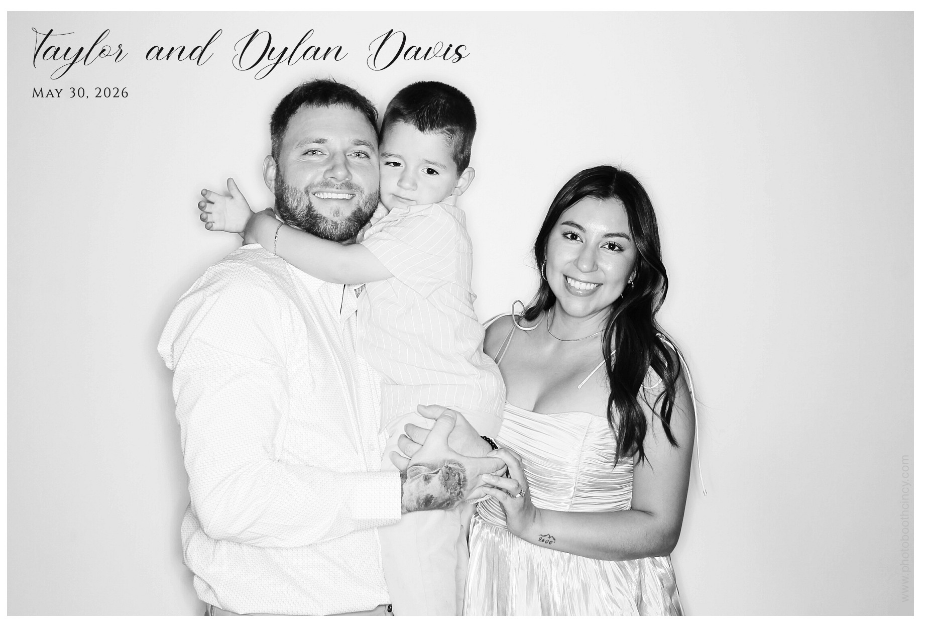 Taylor & Dylan Davis | View more photos from the event at gallery.photoboothcincy.com/u/PhotoBoothCincy/Taylor-Dylan-Davis